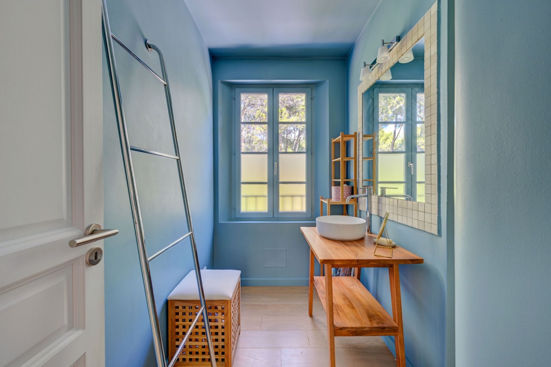 luxury house 8 Rooms for seasonal rent on AIX EN PROVENCE (13100)