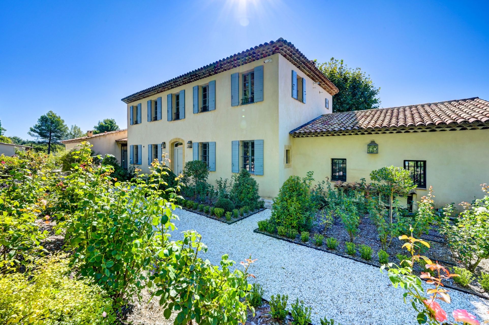 luxury house 8 Rooms for seasonal rent on AIX EN PROVENCE (13100)