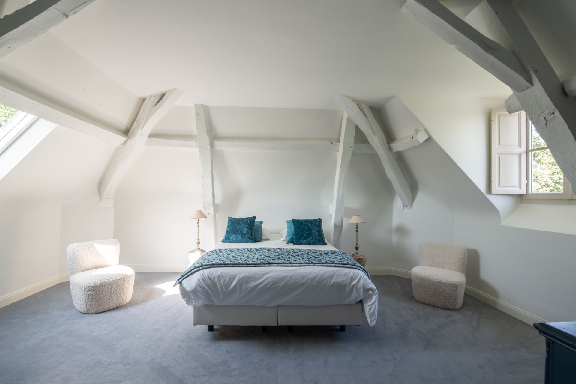 luxury property 16 Rooms for sale on ANGERS (49000)