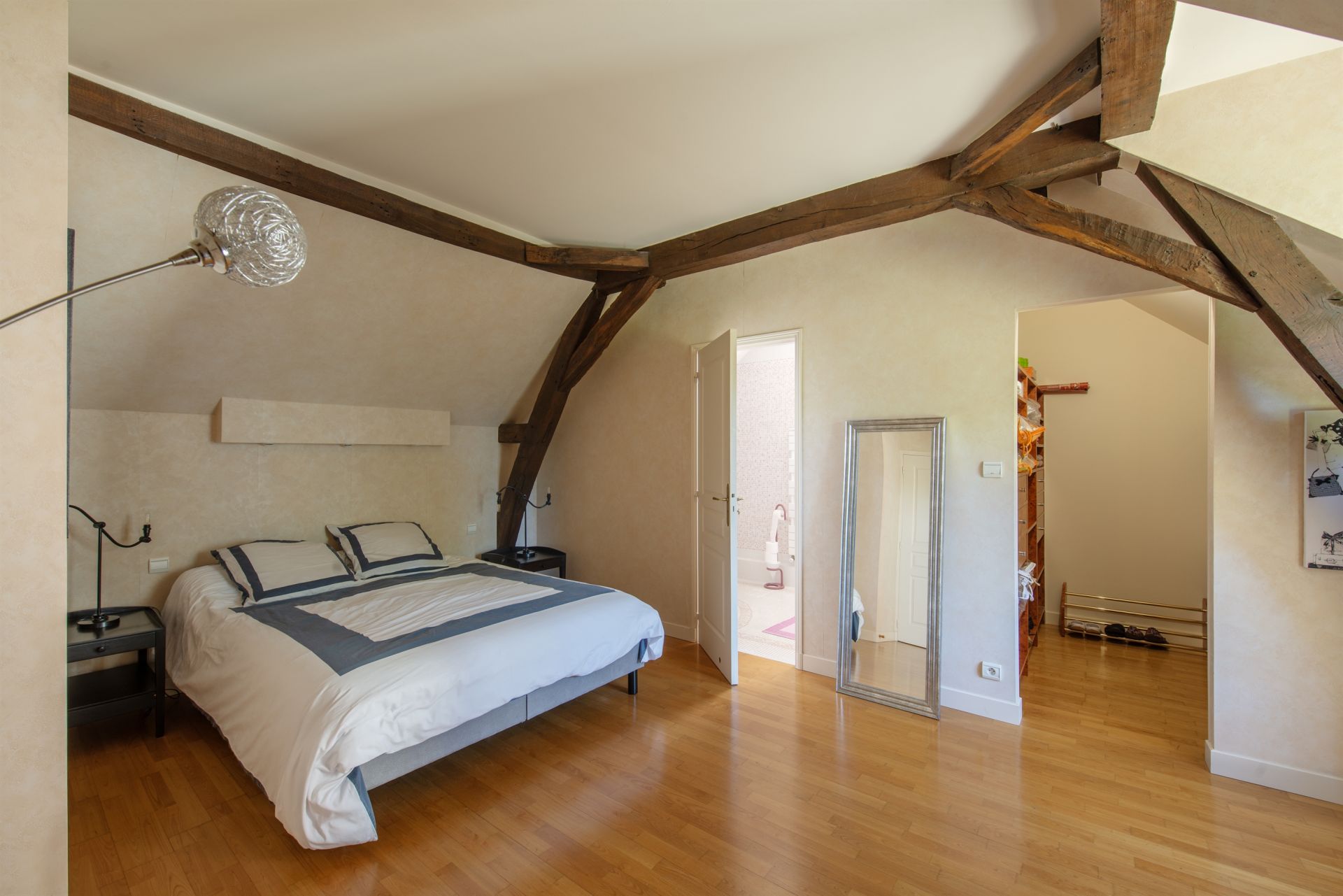luxury property 16 Rooms for sale on ANGERS (49000)