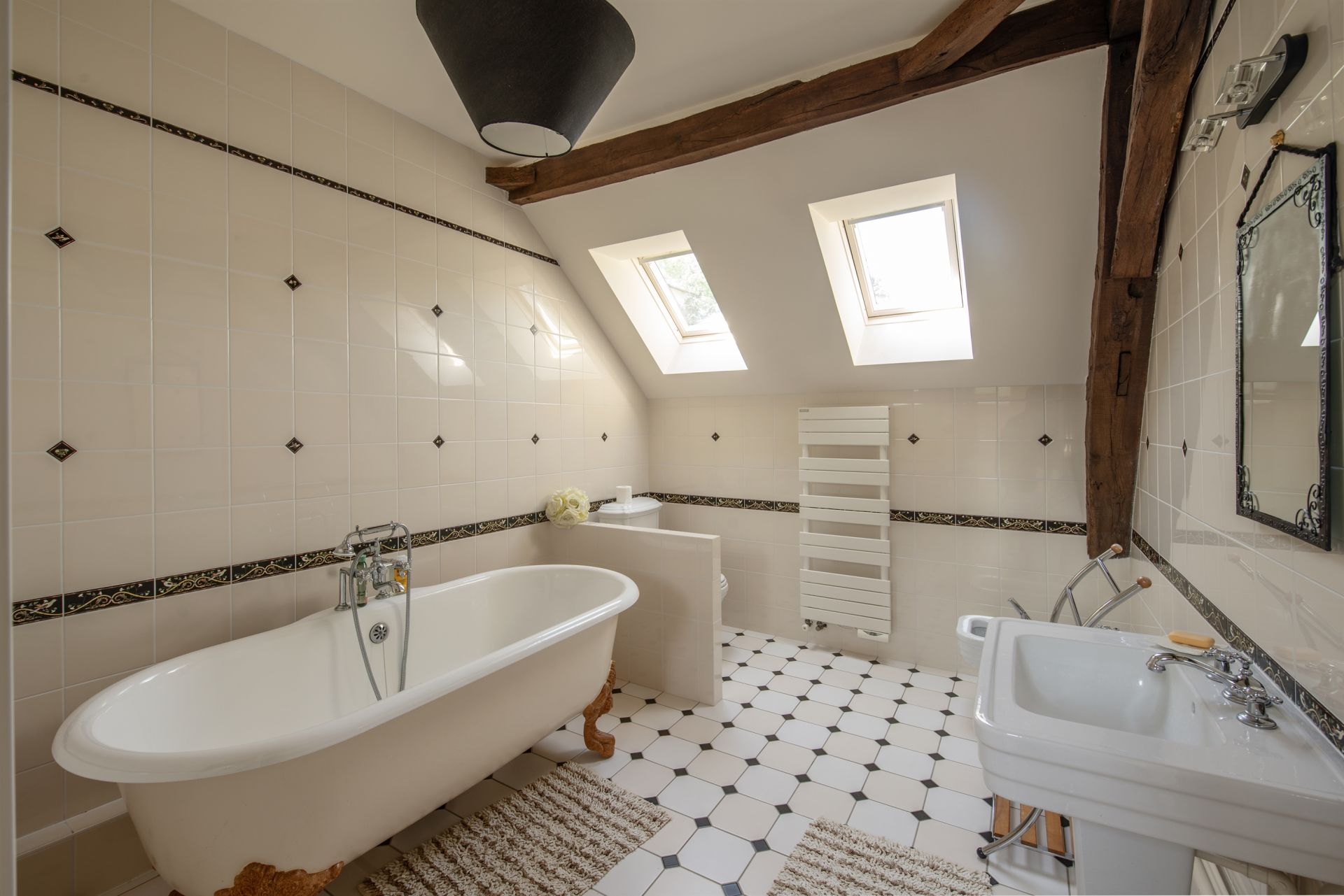 luxury property 16 Rooms for sale on ANGERS (49000)