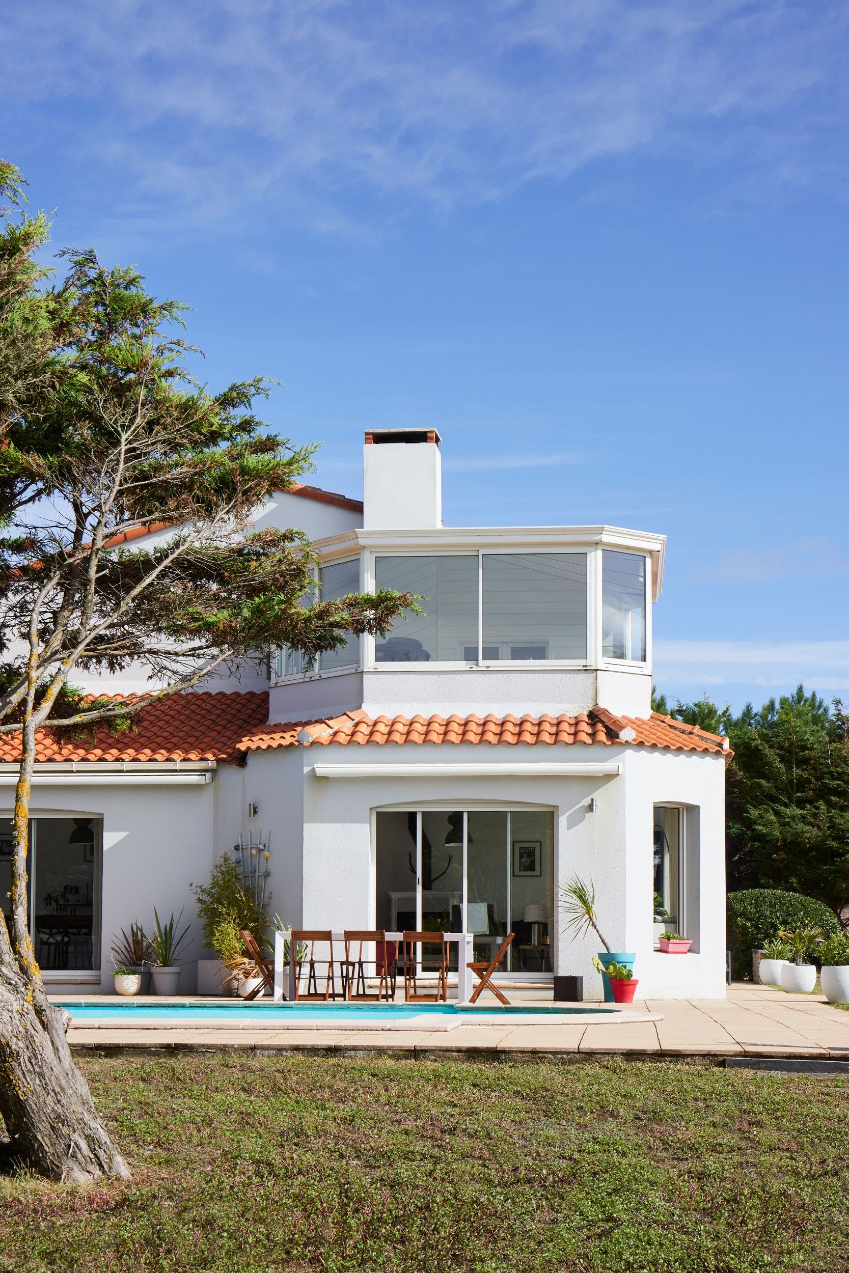 luxury villa 6 Rooms for seasonal rent on TALMONT ST HILAIRE (85440)