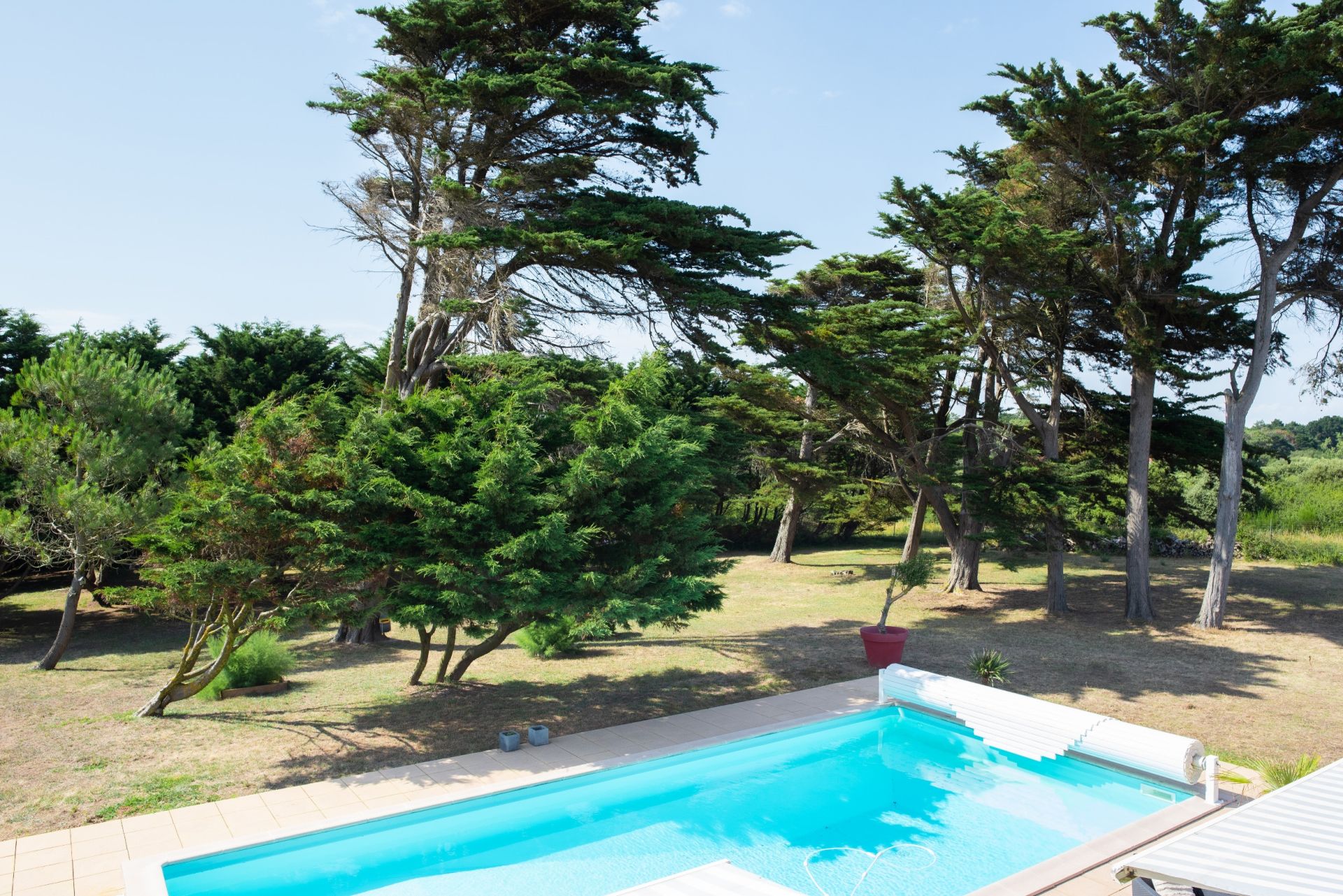 luxury villa 6 Rooms for seasonal rent on TALMONT ST HILAIRE (85440)