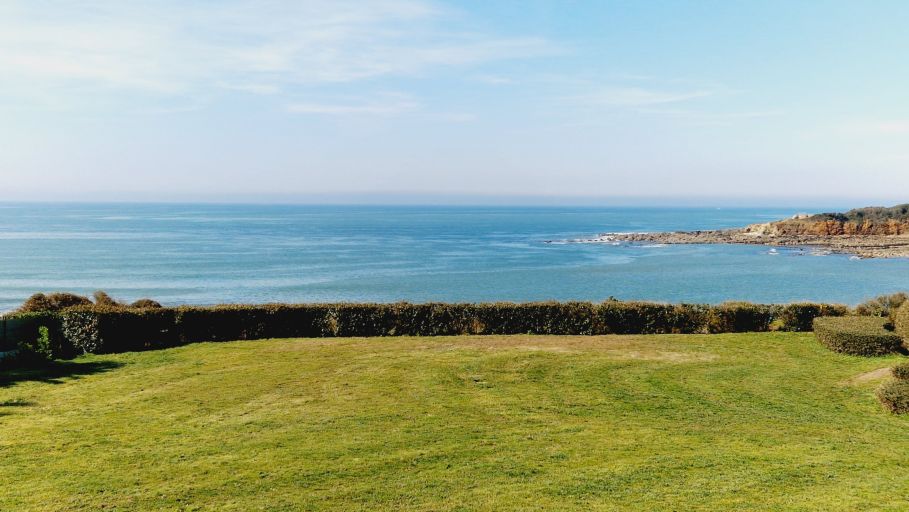 luxury villa 6 Rooms for seasonal rent on TALMONT ST HILAIRE (85440)