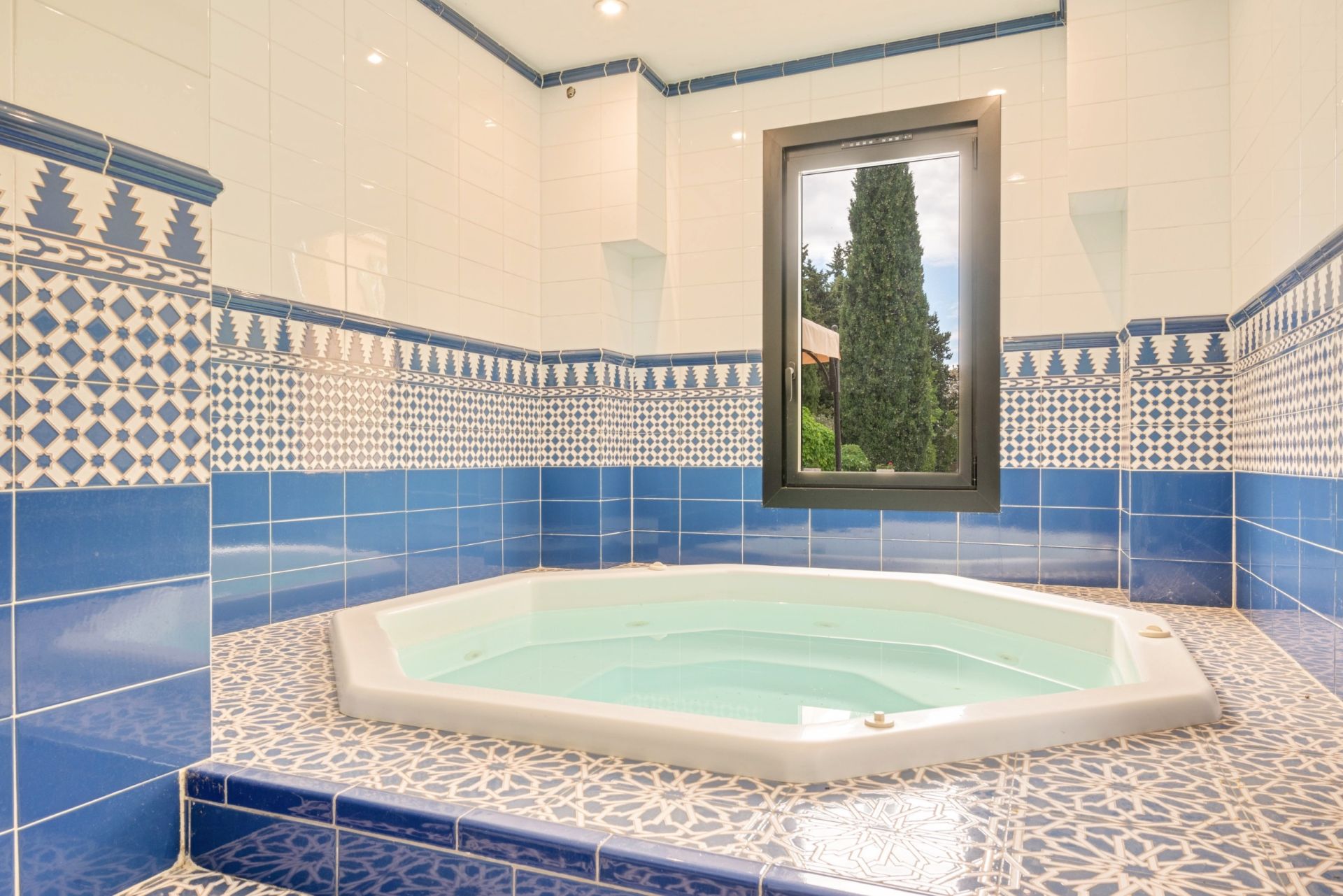 luxury property 23 Rooms for sale on AIX EN PROVENCE (13100)