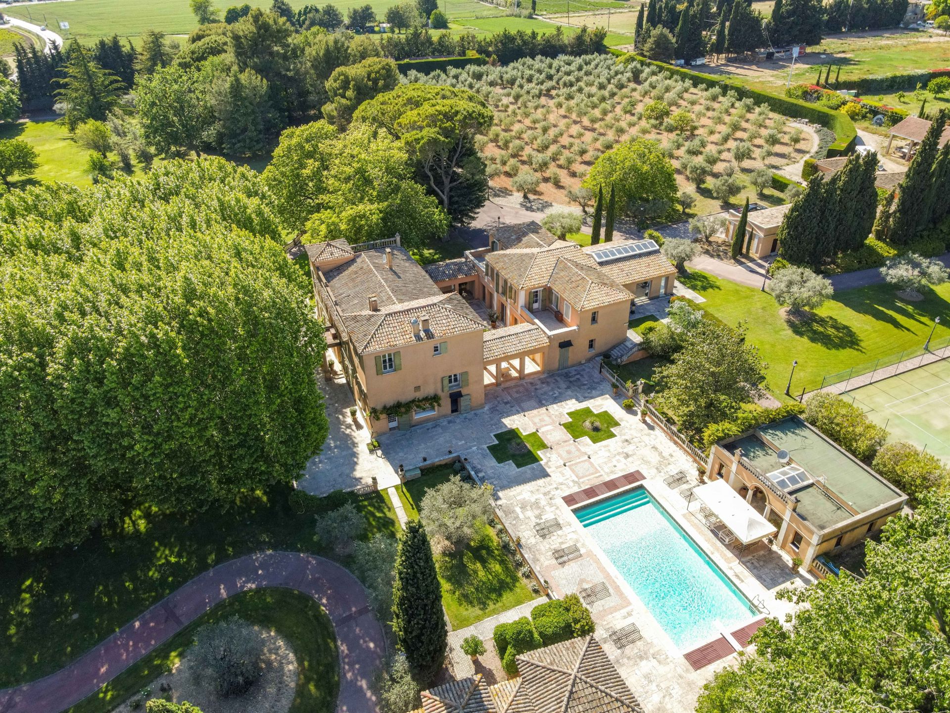 luxury property 23 Rooms for sale on AIX EN PROVENCE (13100)