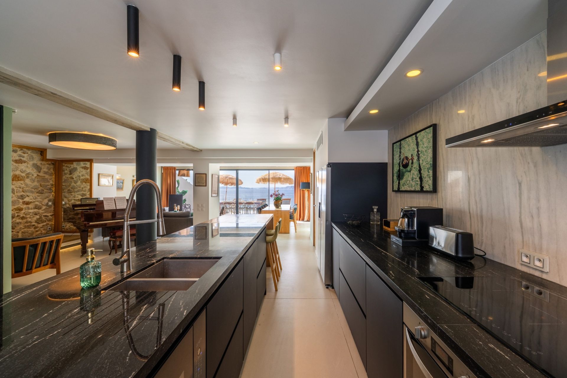 luxury house 6 Rooms for seasonal rent on MARSEILLE (13008)