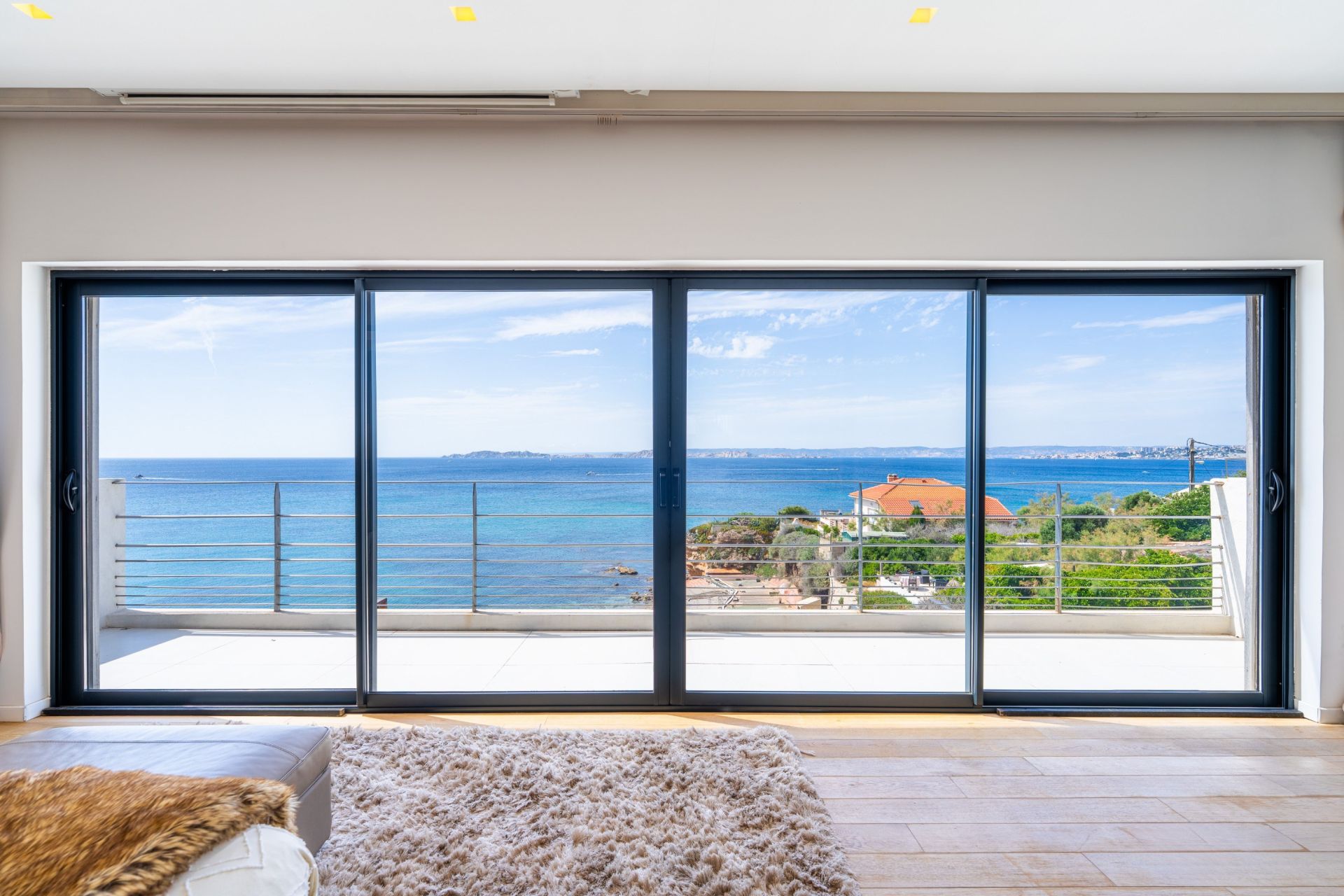 luxury house 6 Rooms for seasonal rent on MARSEILLE (13008)