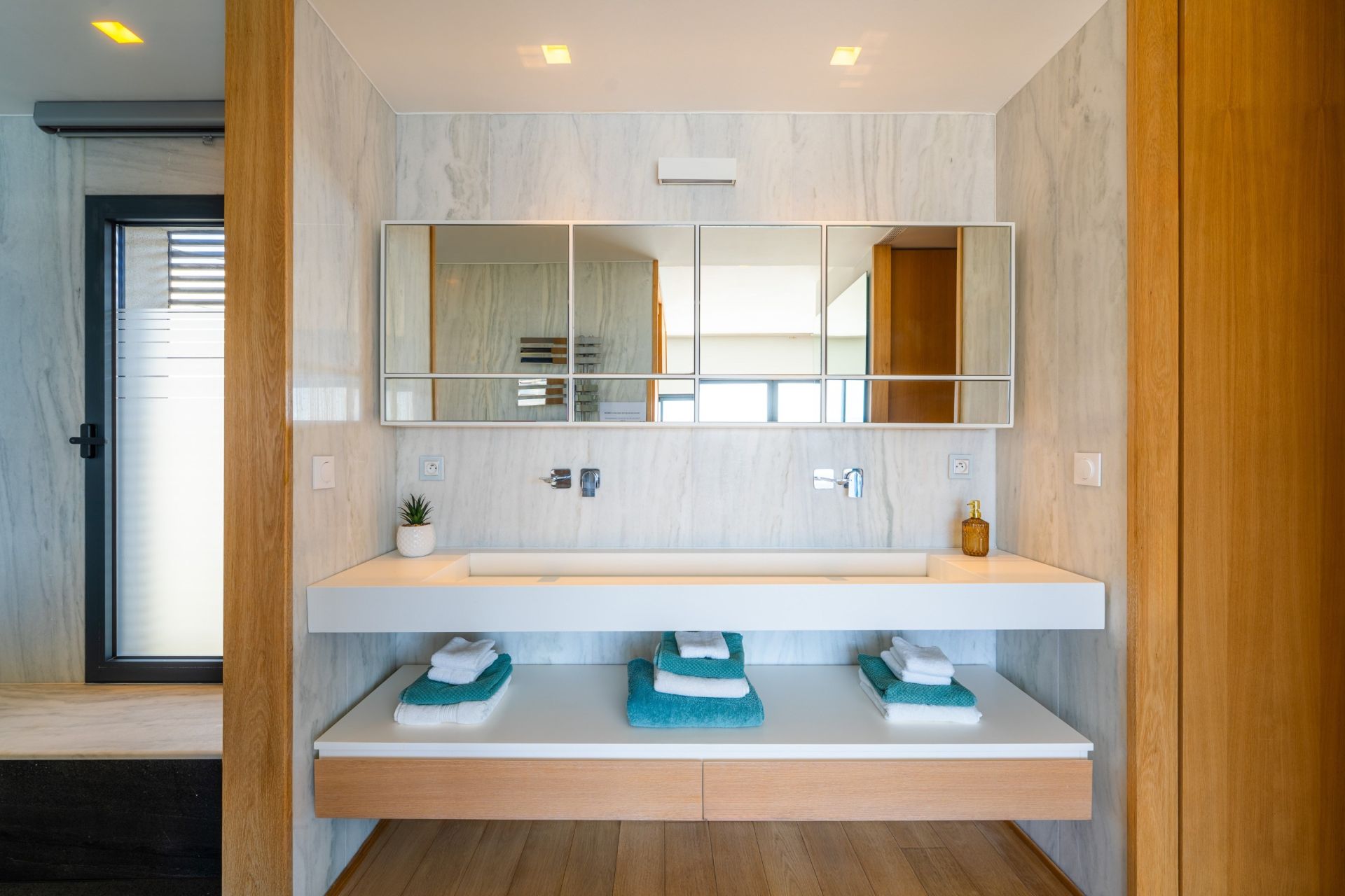 luxury house 6 Rooms for seasonal rent on MARSEILLE (13008)