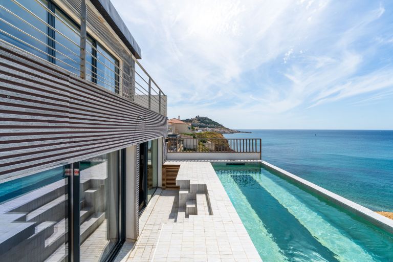 luxury house 6 Rooms for seasonal rent on MARSEILLE (13008)