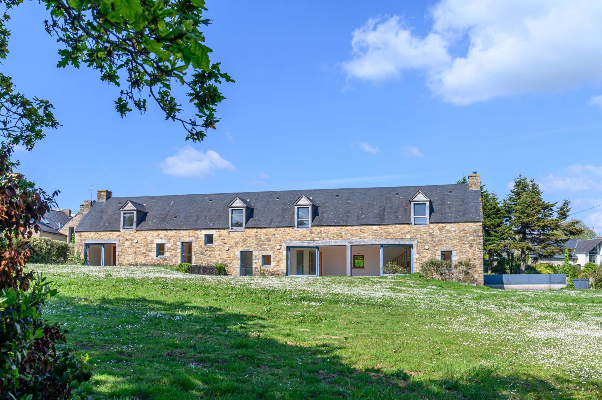 luxury house 12 Rooms for sale on ARRADON (56610)