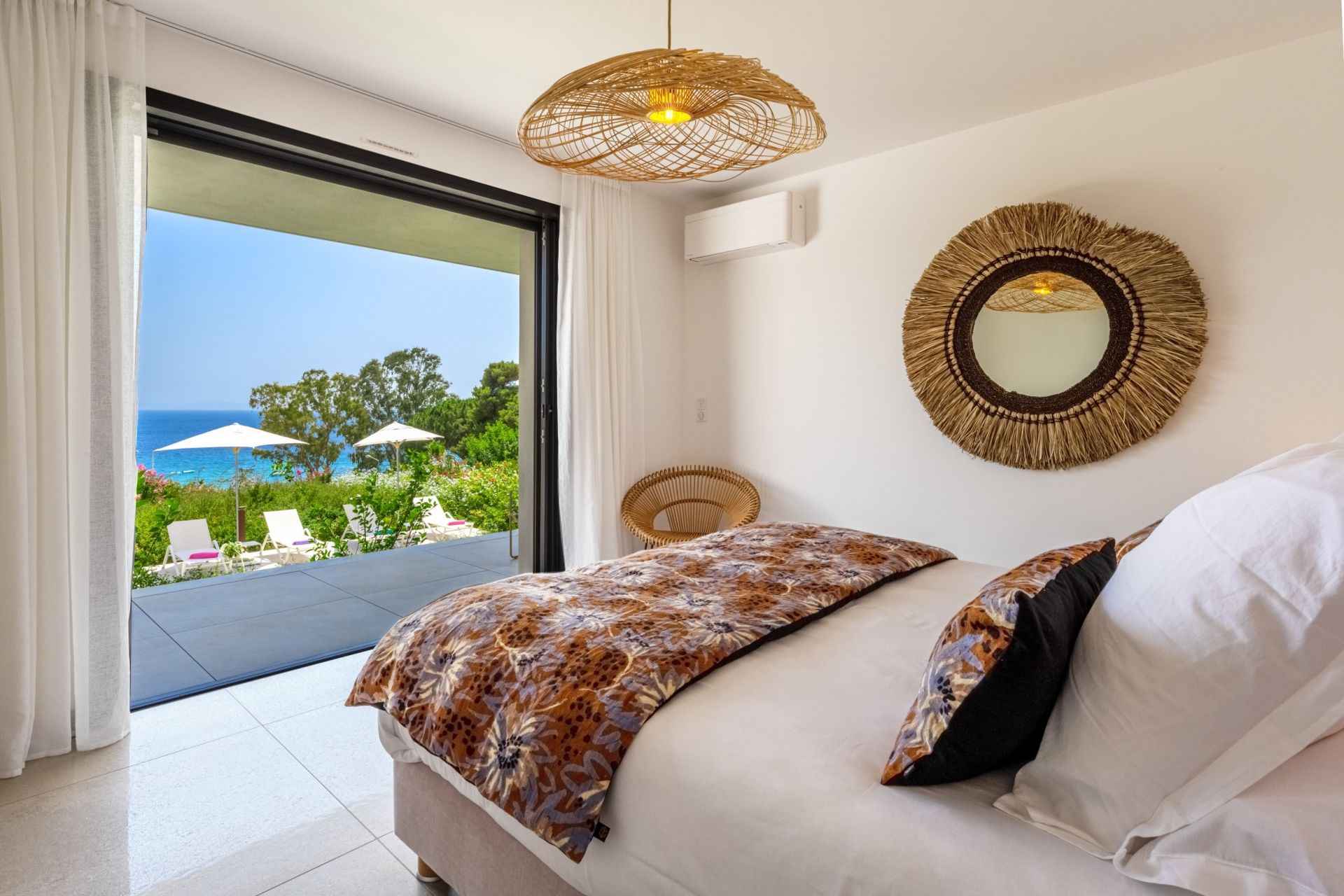 luxury villa 6 Rooms for seasonal rent on AJACCIO (20000)