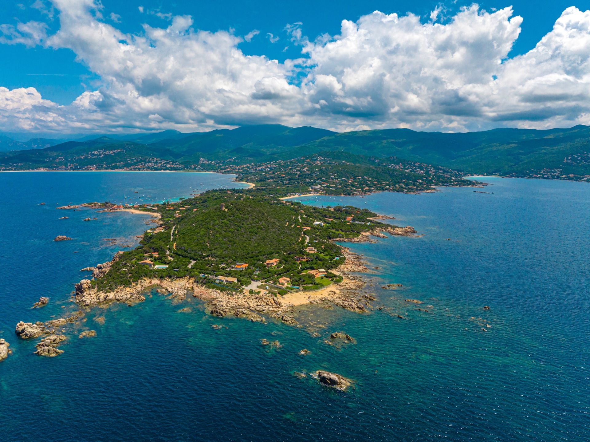 villa de luxe 7 Pièces en location saisonnière sur AJACCIO (20000)