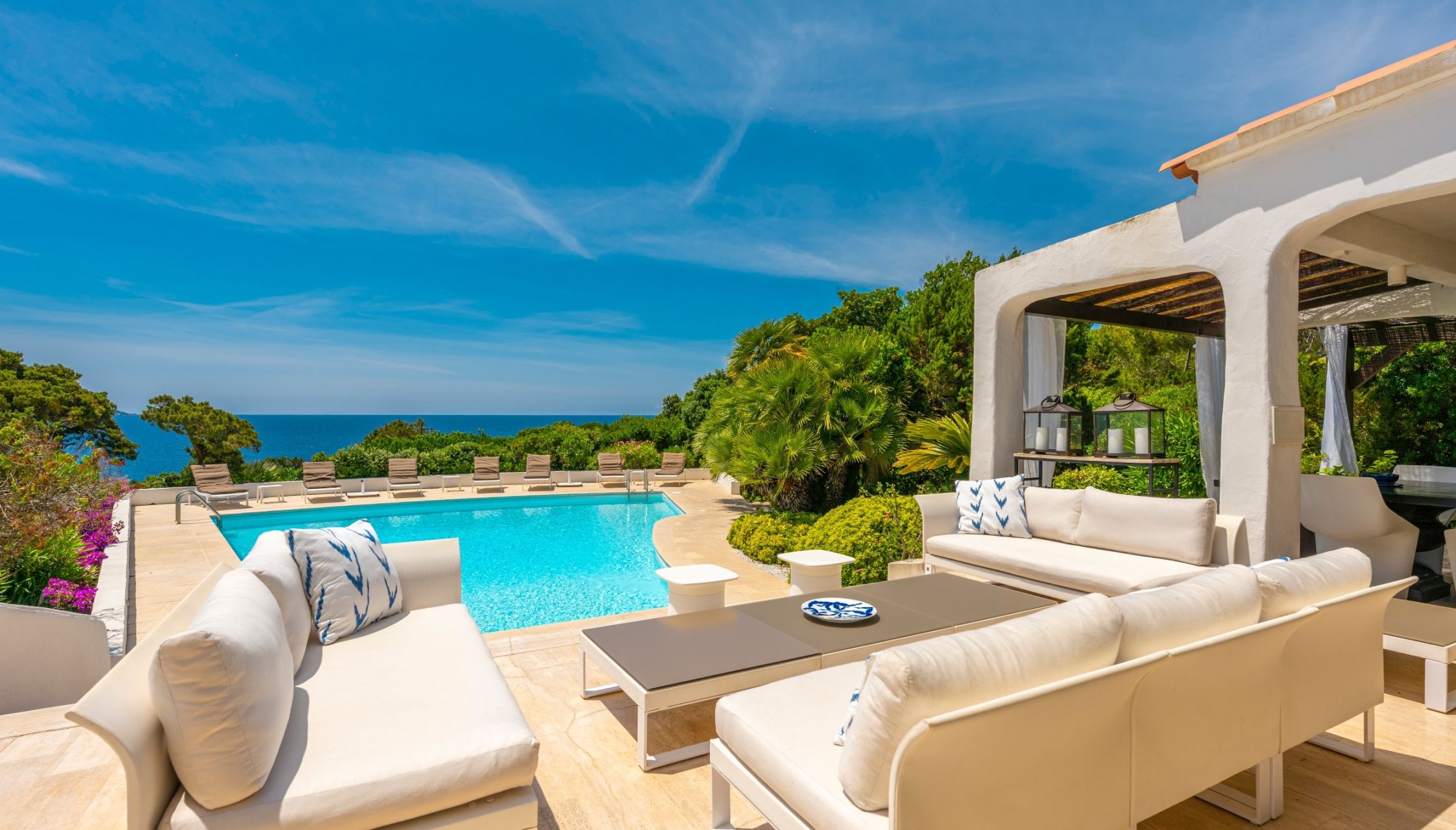 villa de luxe 7 Pièces en location saisonnière sur AJACCIO (20000)