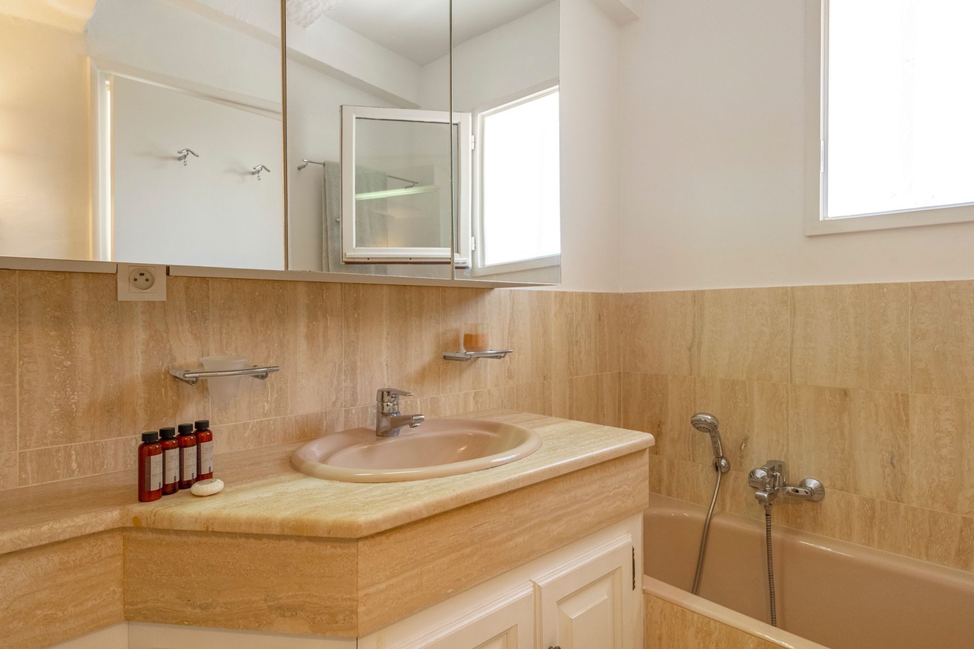villa de luxe 7 Pièces en location saisonnière sur AJACCIO (20000)