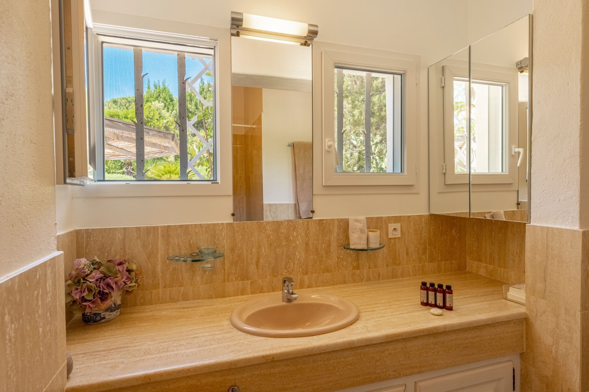 villa de luxe 7 Pièces en location saisonnière sur AJACCIO (20000)