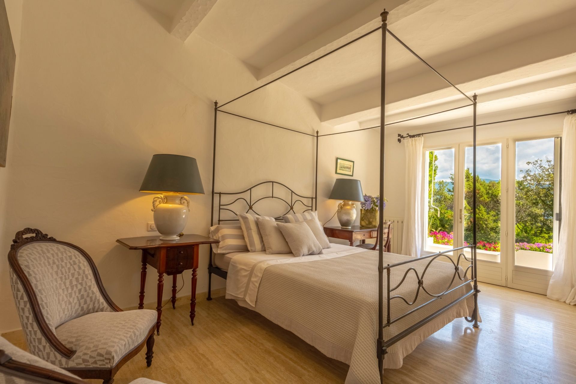villa de luxe 7 Pièces en location saisonnière sur AJACCIO (20000)