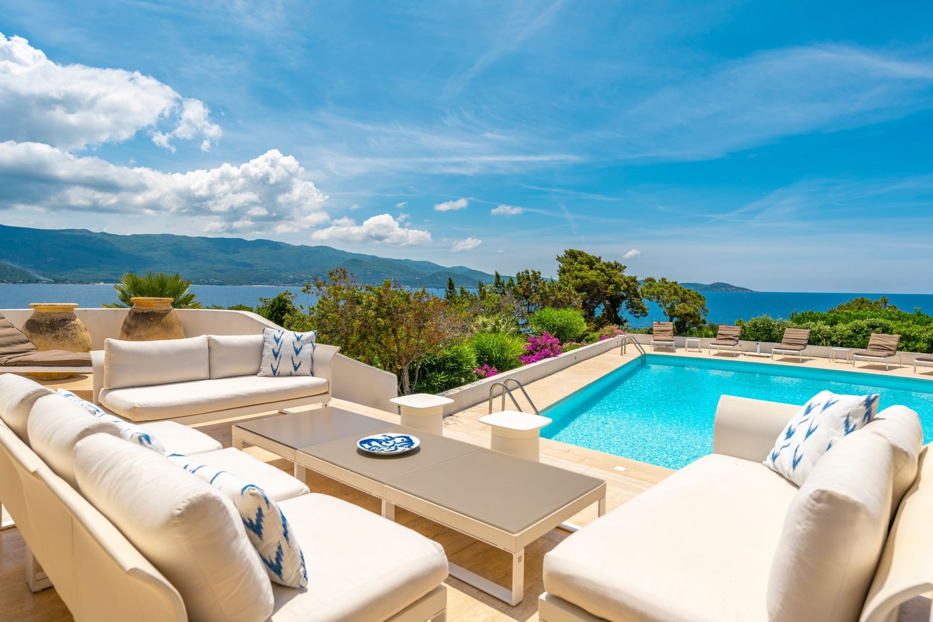 villa de luxe 7 Pièces en location saisonnière sur AJACCIO (20000)