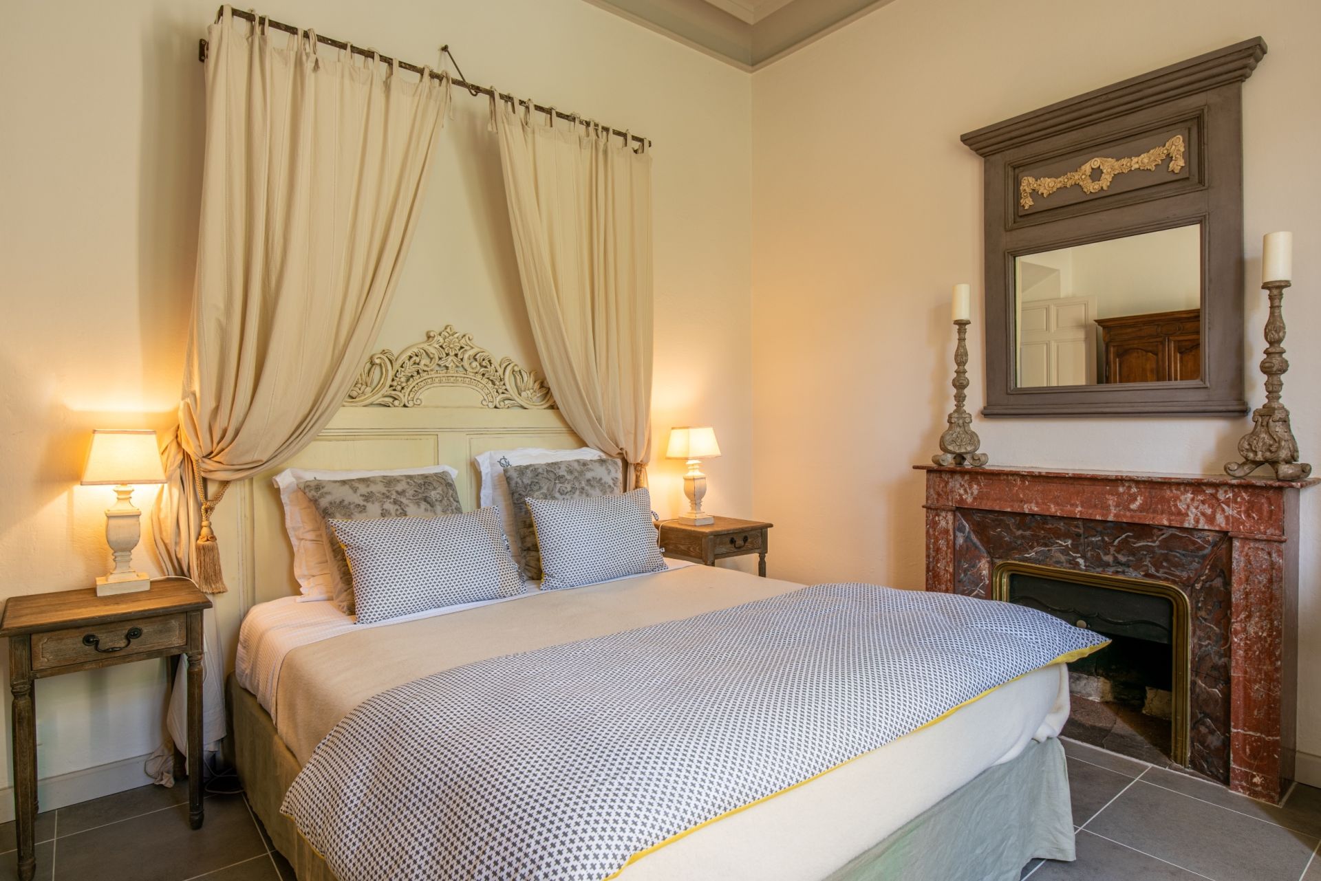 mansion 10 Rooms for seasonal rent on OLETTA (20232)