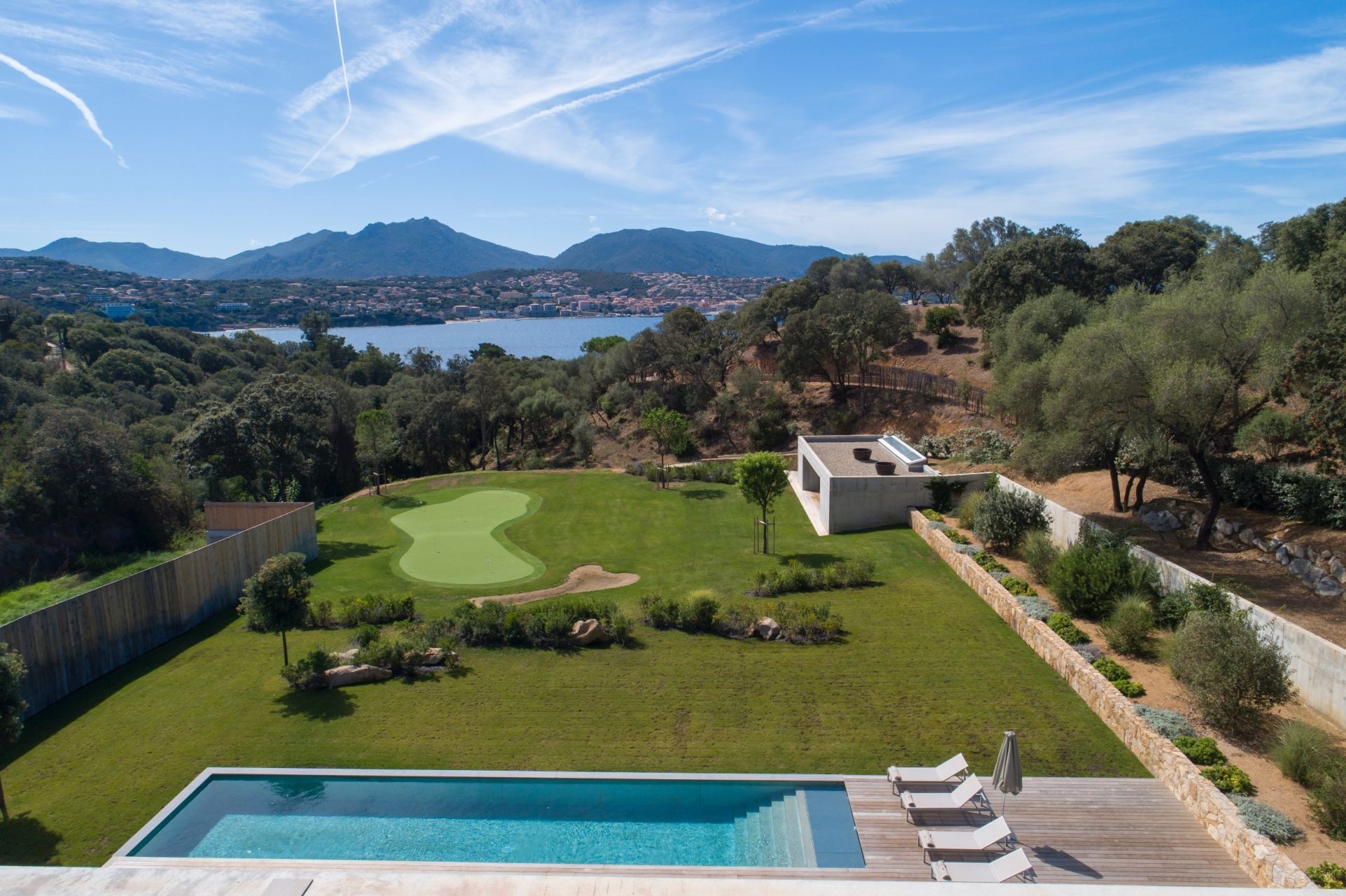 luxury villa 5 Rooms for seasonal rent on OLMETO (20113)