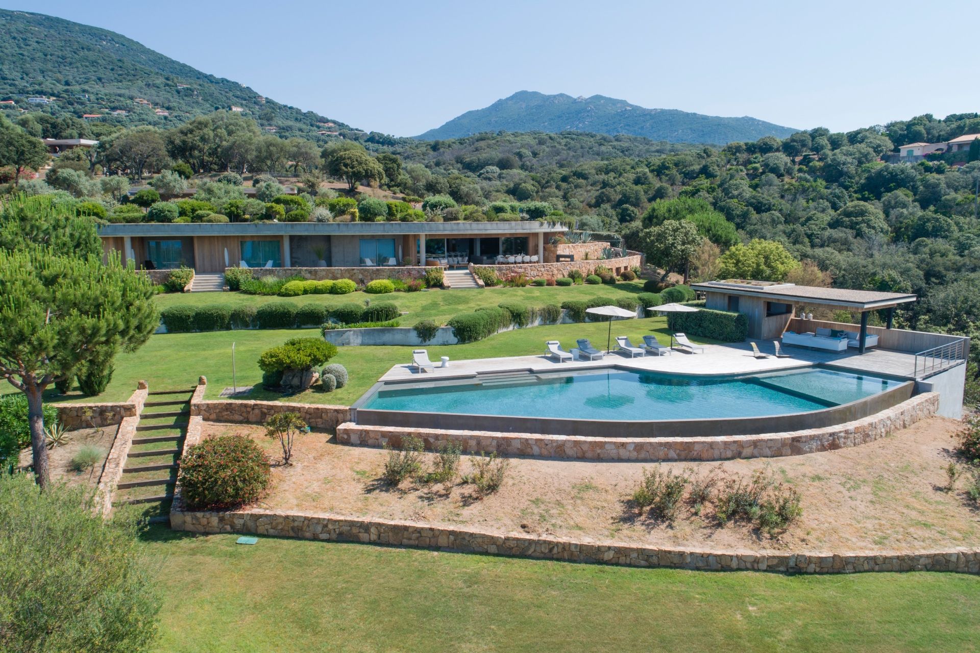 villa de luxe 7 Pièces en location saisonnière sur OLMETO (20113)