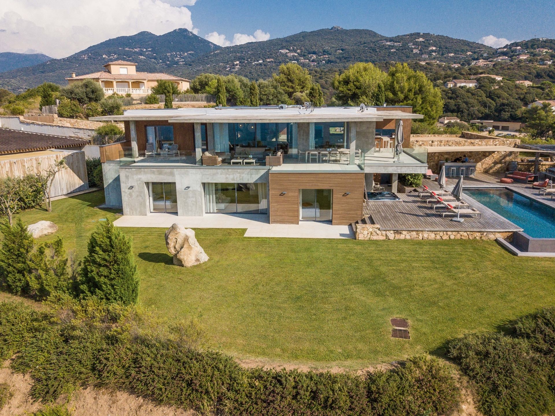 villa de luxe 7 Pièces en location saisonnière sur PROPRIANO (20110)
