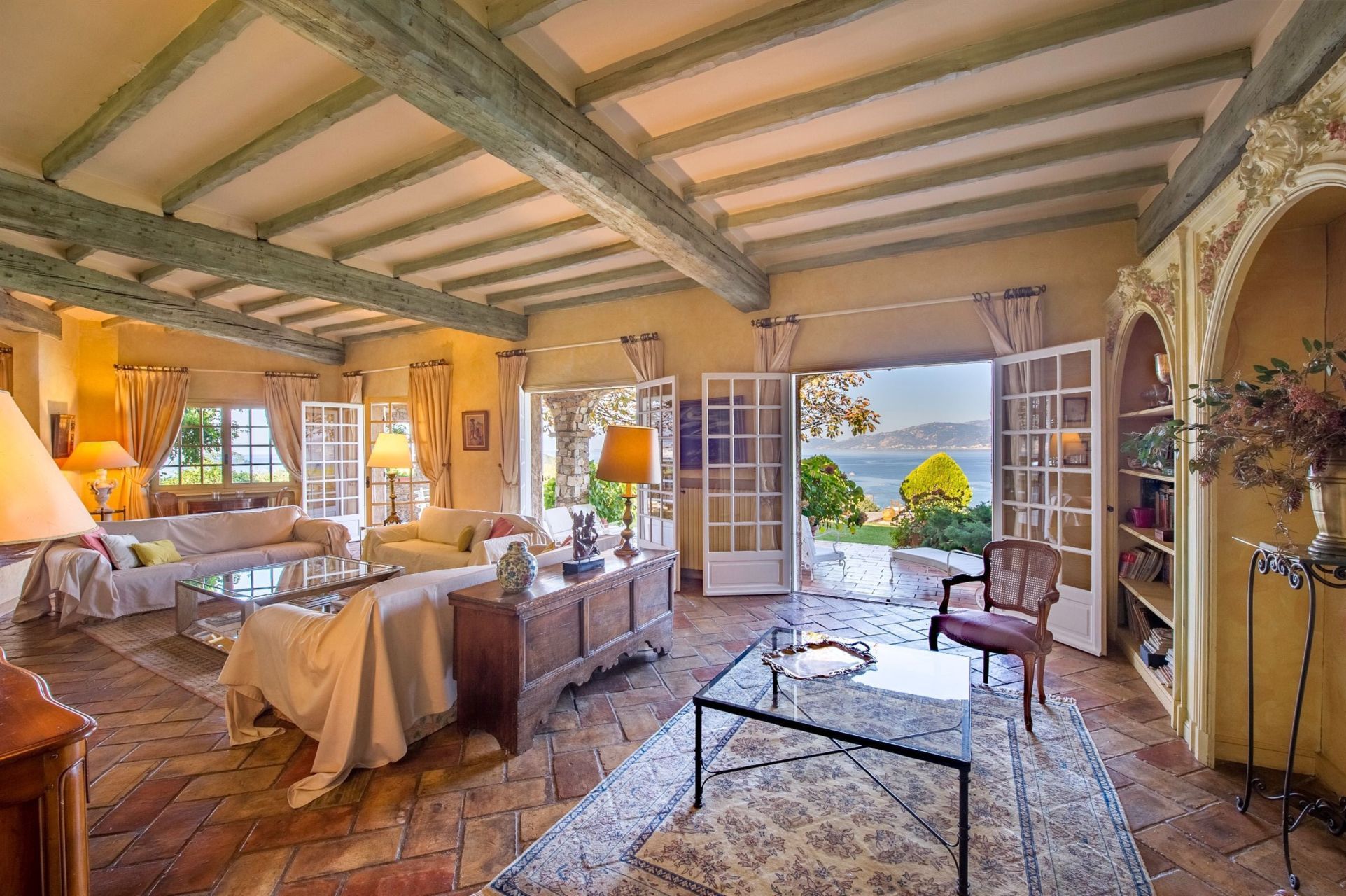 villa de luxe 7 Pièces en location saisonnière sur AJACCIO (20000)