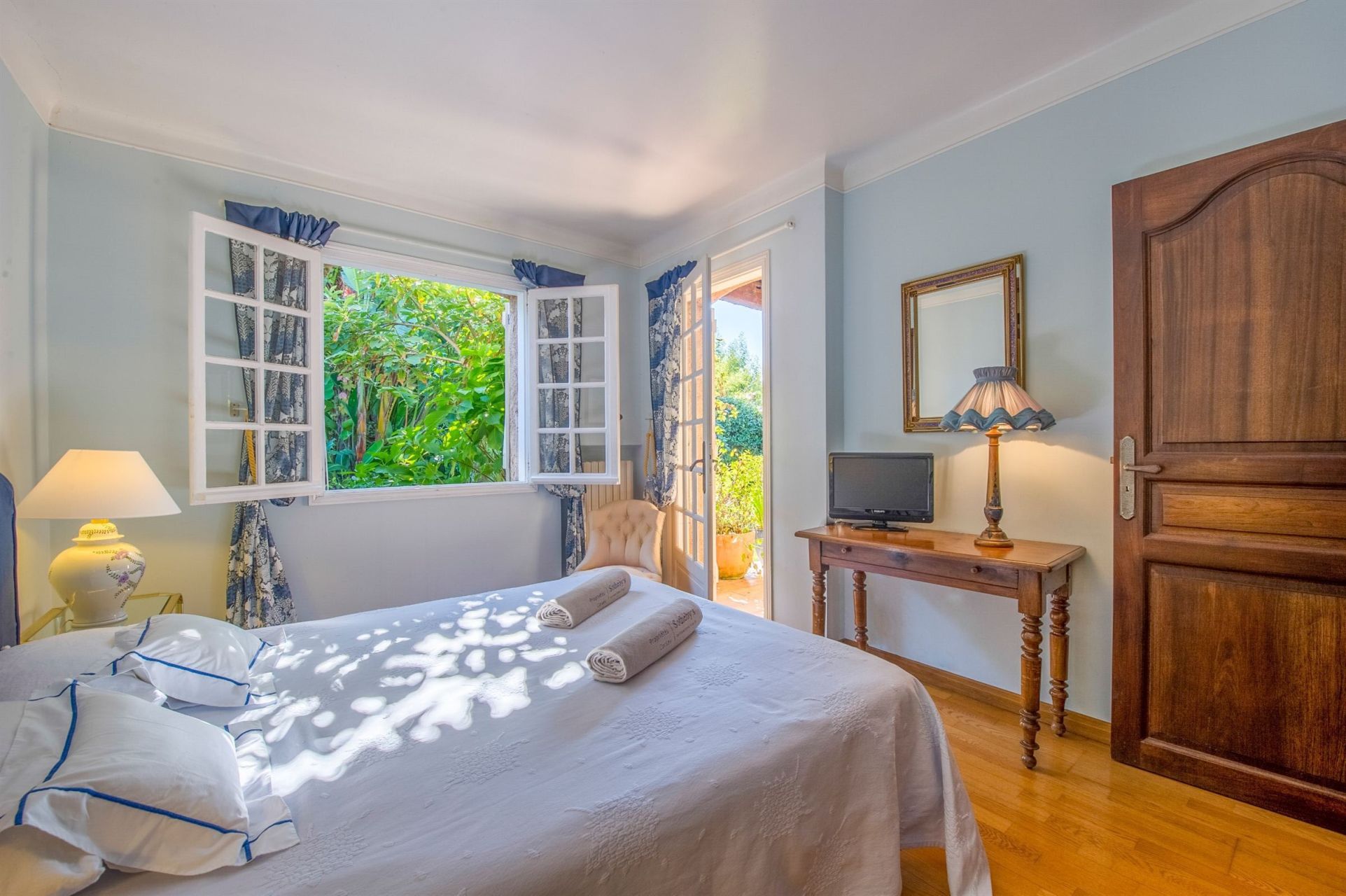 villa de luxe 7 Pièces en location saisonnière sur AJACCIO (20000)