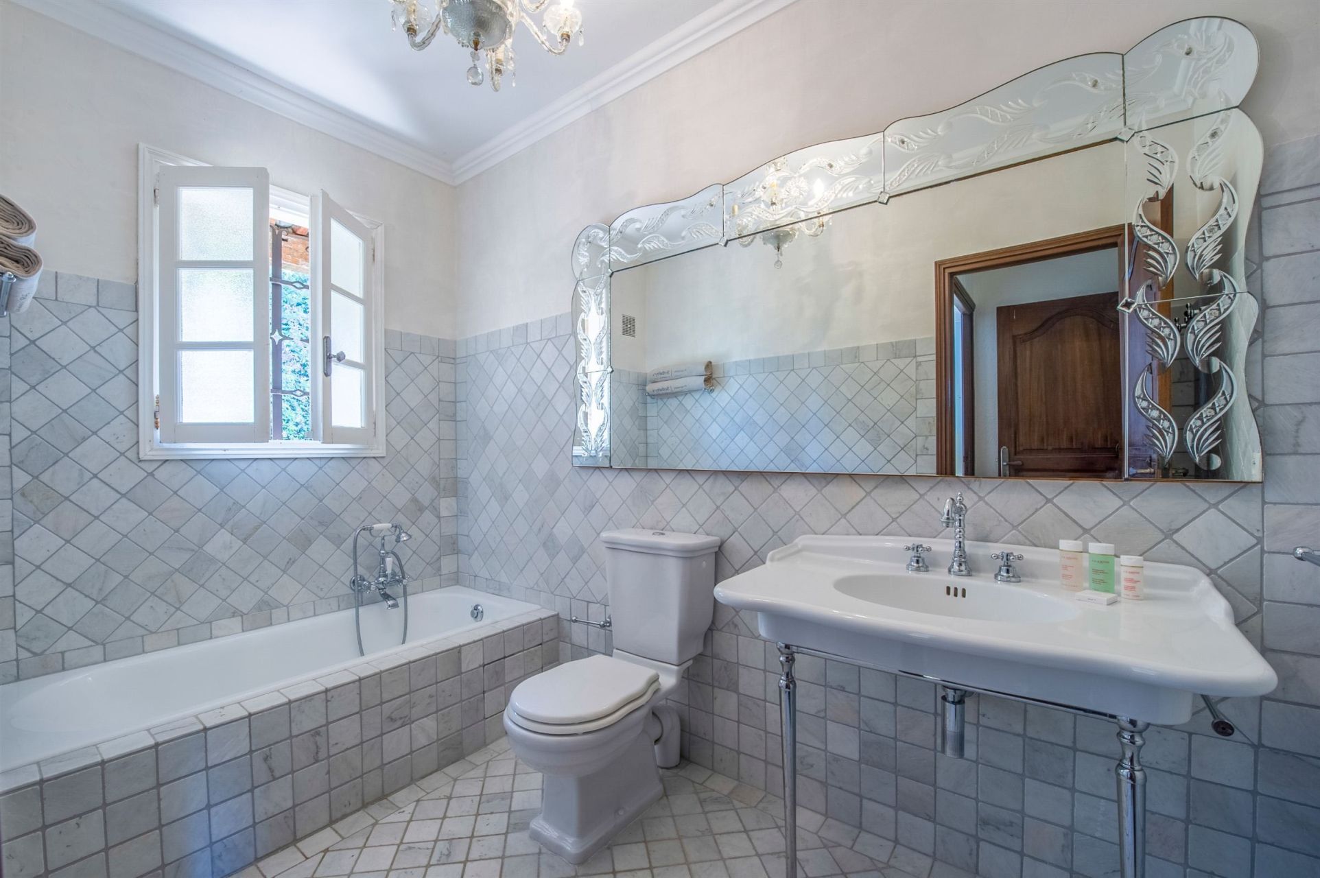 villa de luxe 7 Pièces en location saisonnière sur AJACCIO (20000)
