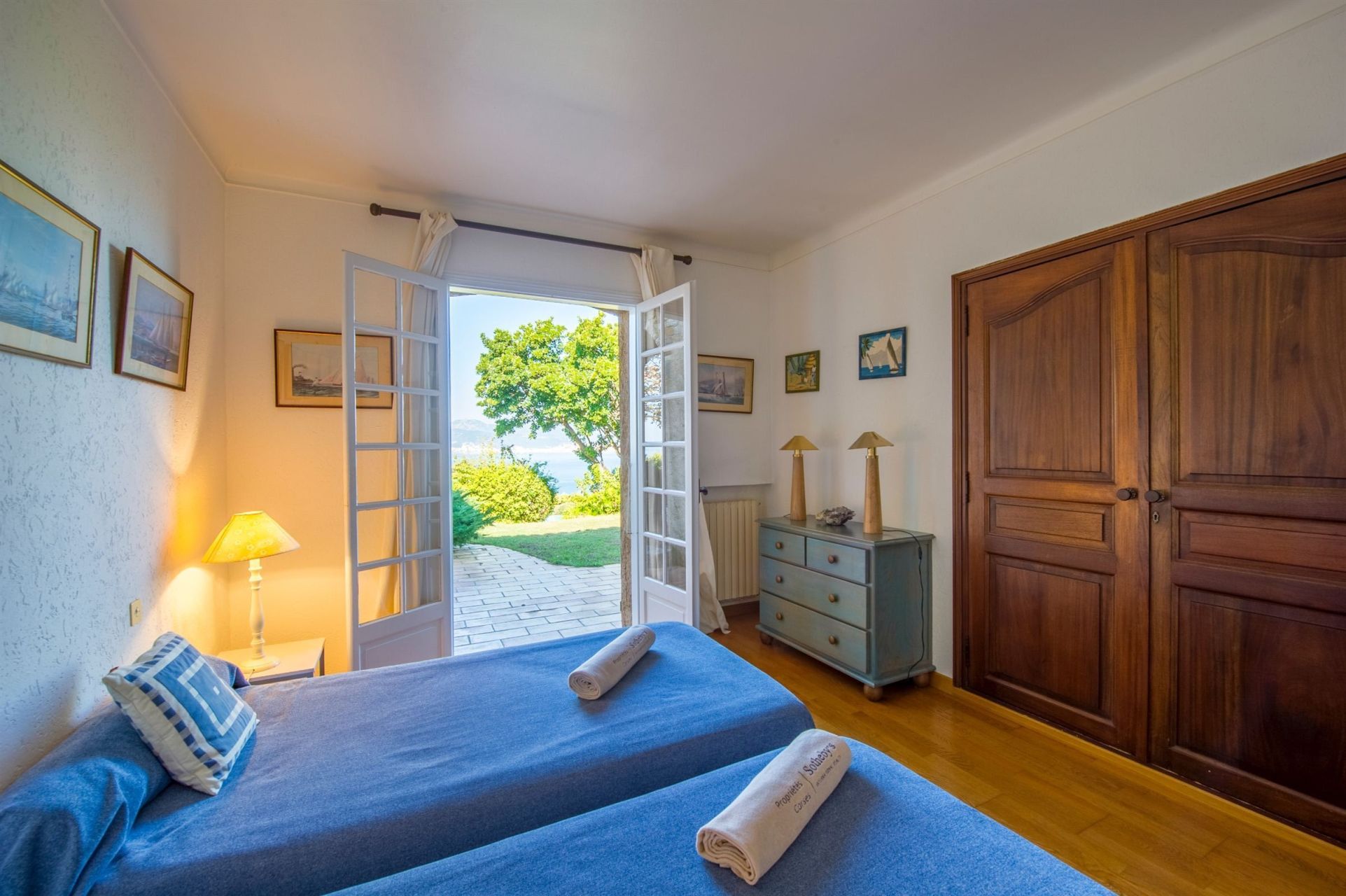 villa de luxe 7 Pièces en location saisonnière sur AJACCIO (20000)