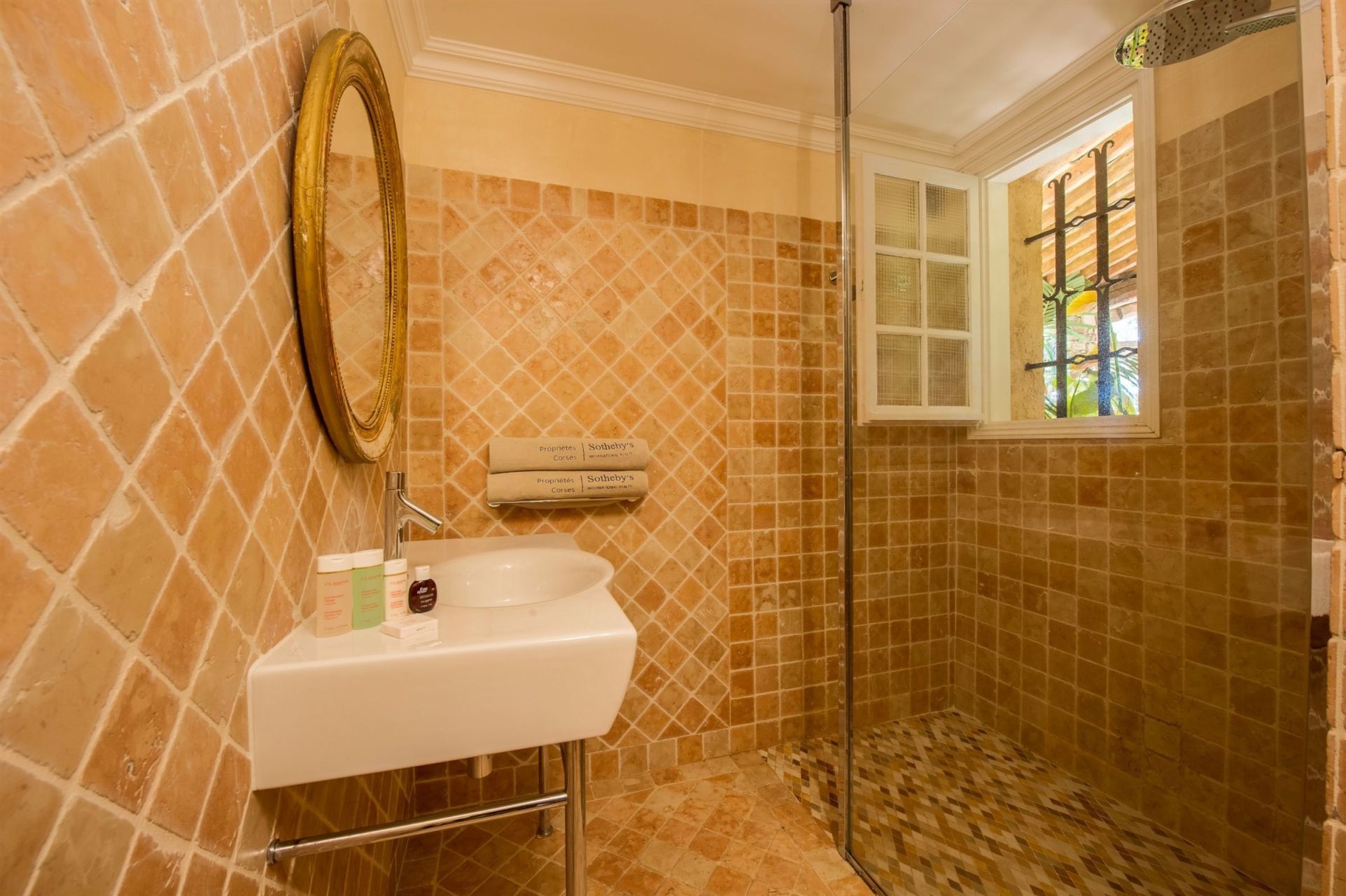 villa de luxe 7 Pièces en location saisonnière sur AJACCIO (20000)