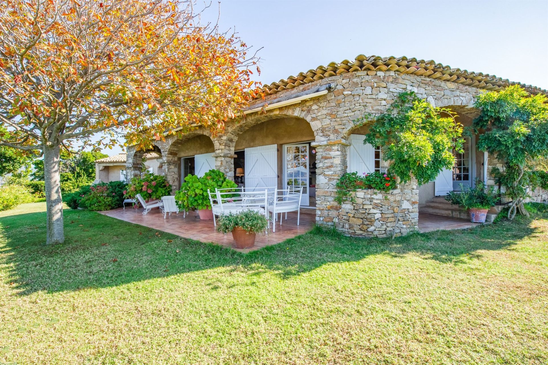 villa de luxe 7 Pièces en location saisonnière sur AJACCIO (20000)