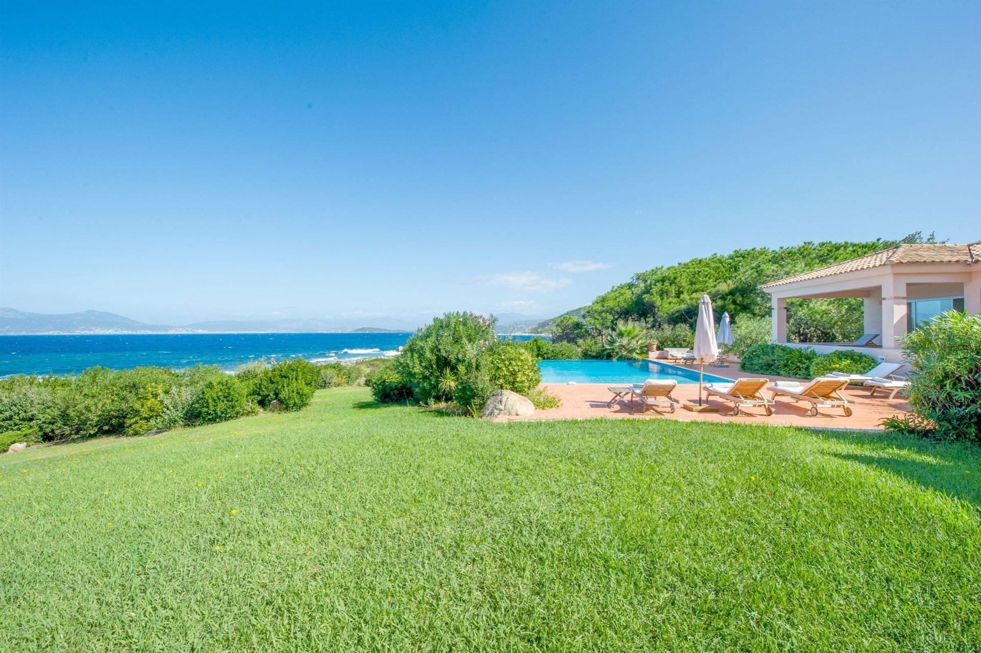 villa de luxe 10 Pièces en location saisonnière sur AJACCIO (20000)