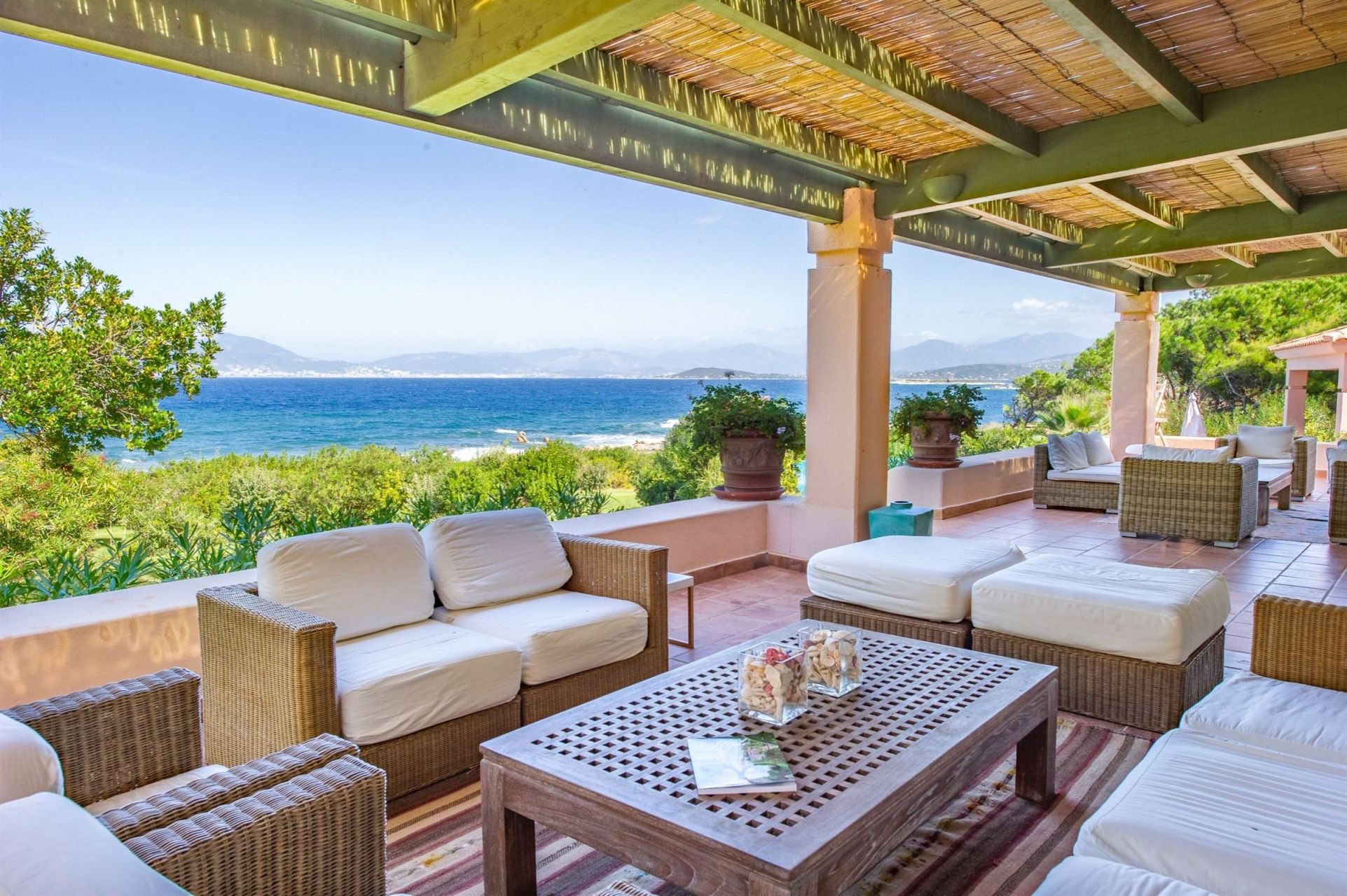 villa de luxe 10 Pièces en location saisonnière sur AJACCIO (20000)