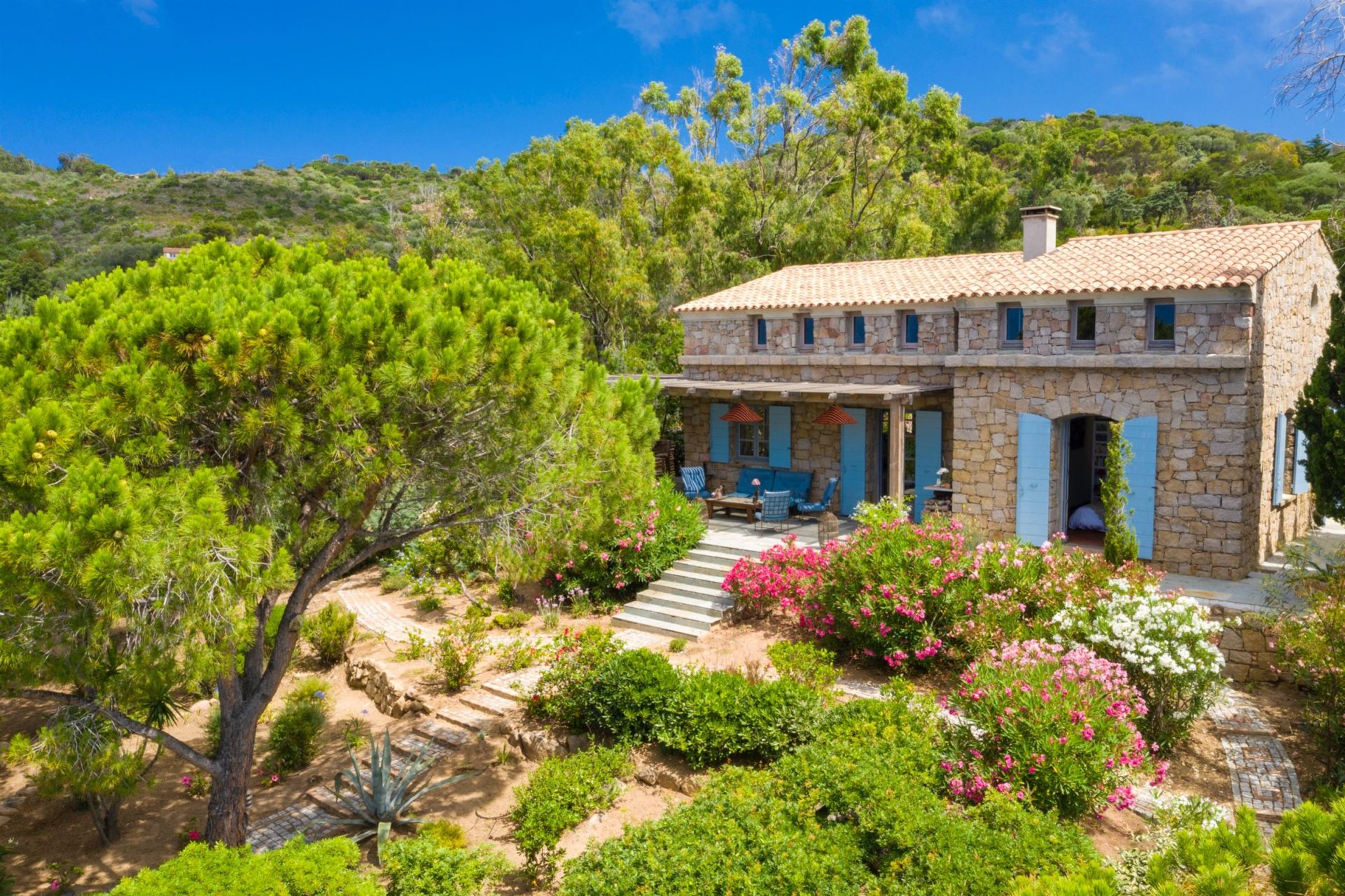 villa de luxe 9 Pièces en location saisonnière sur AJACCIO (20000)