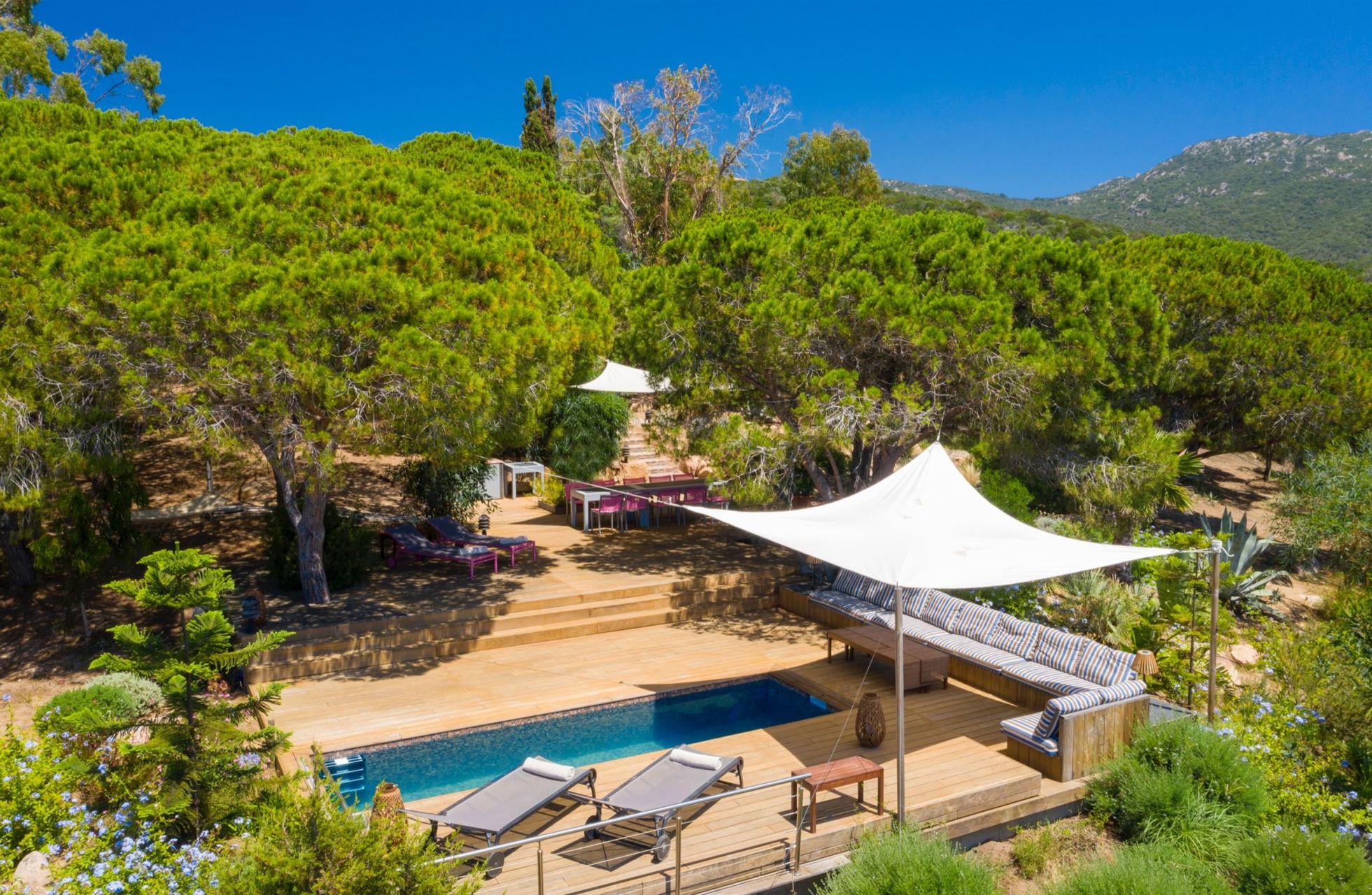 villa de luxe 9 Pièces en location saisonnière sur AJACCIO (20000)