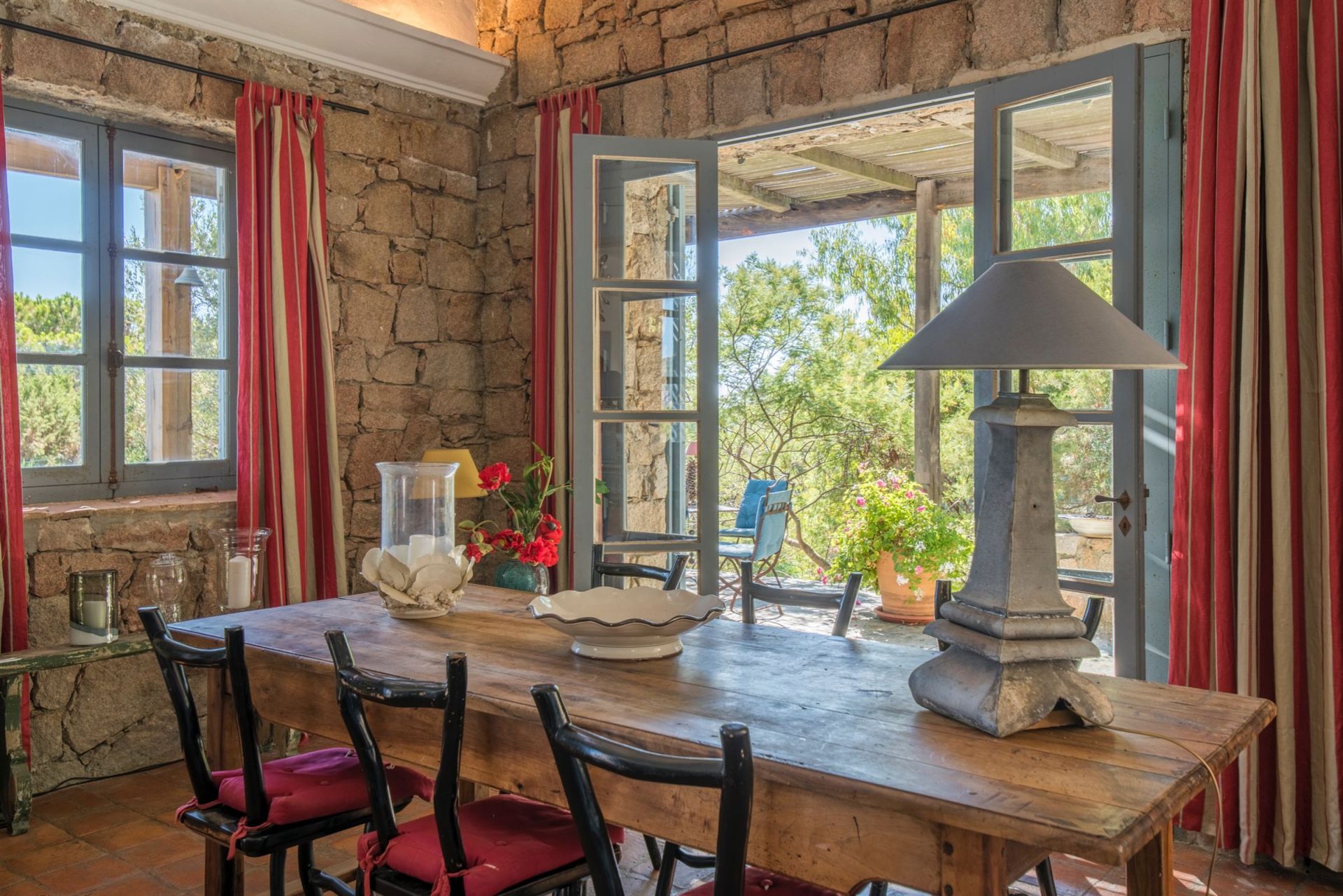 villa de luxe 9 Pièces en location saisonnière sur AJACCIO (20000)