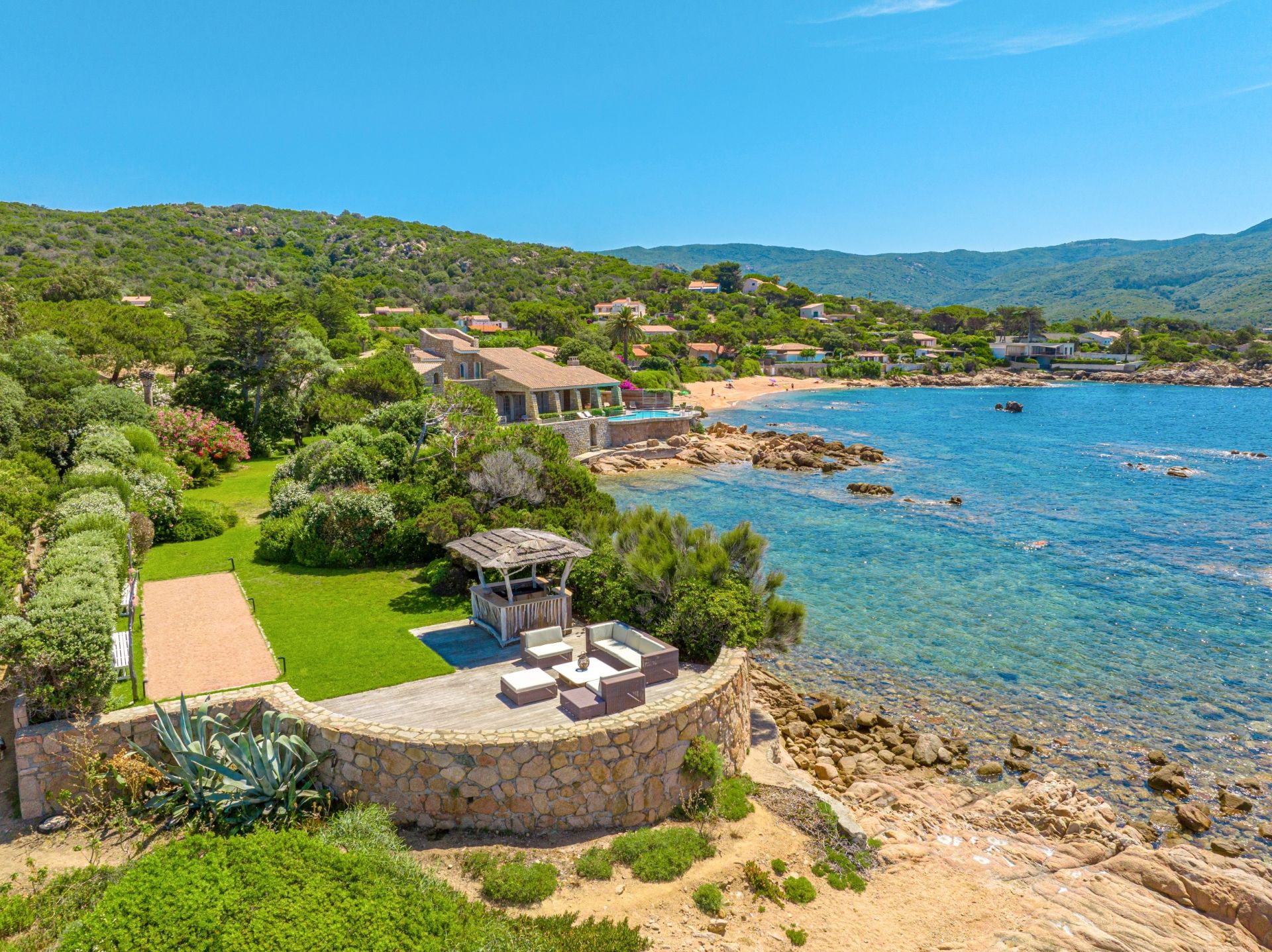 villa de luxe 10 Pièces en location saisonnière sur AJACCIO (20000)