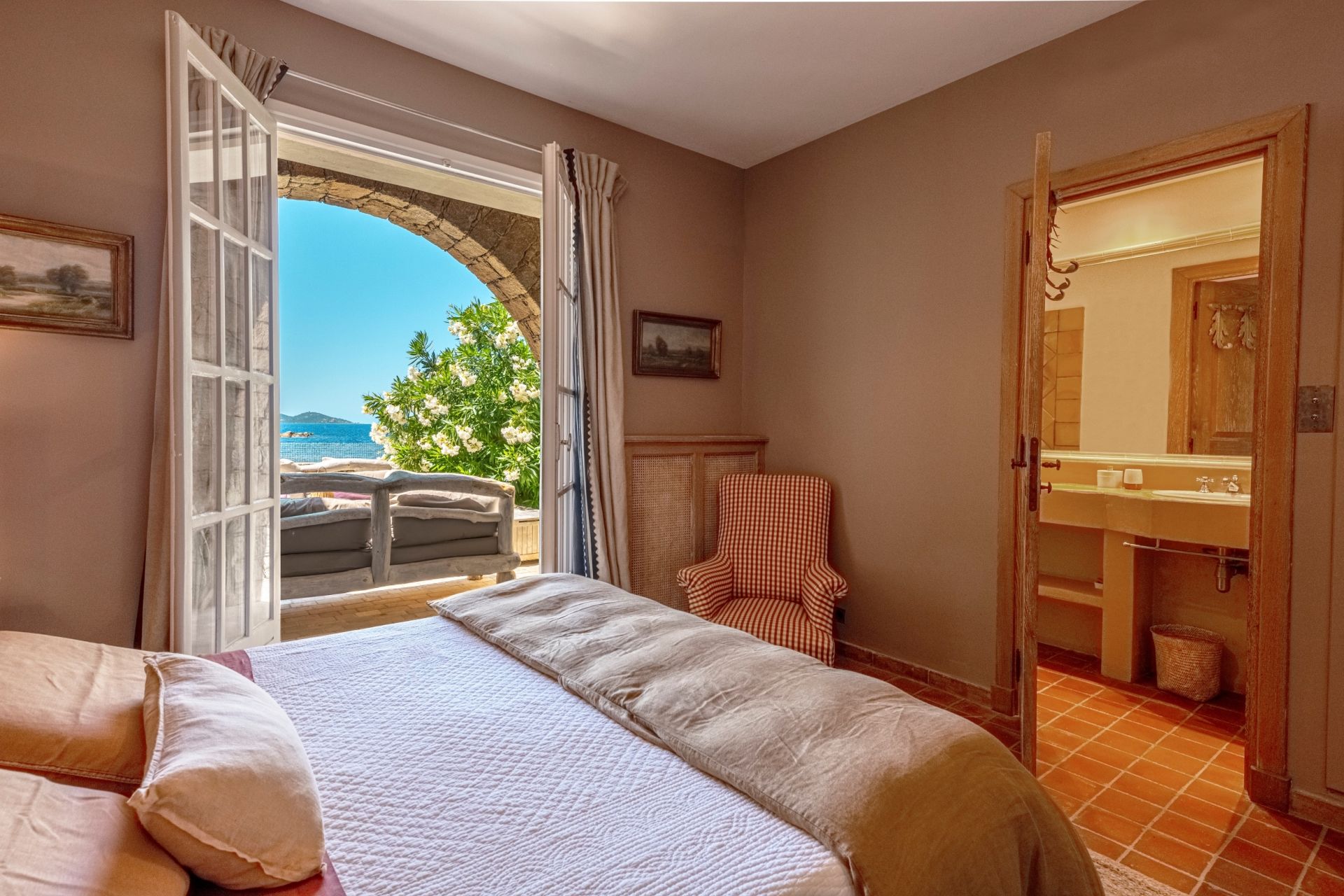 villa de luxe 10 Pièces en location saisonnière sur AJACCIO (20000)