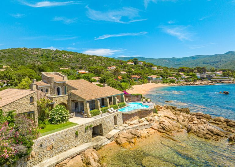 villa de luxe 10 Pièces en location saisonnière sur AJACCIO (20000)