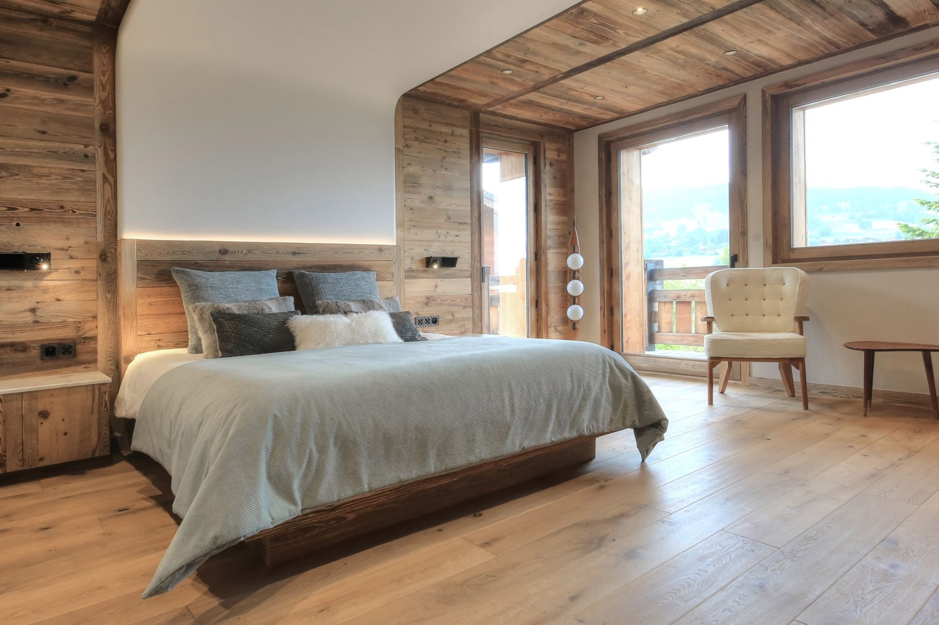 luxury chalet 10 Rooms for seasonal rent on MEGEVE (74120)