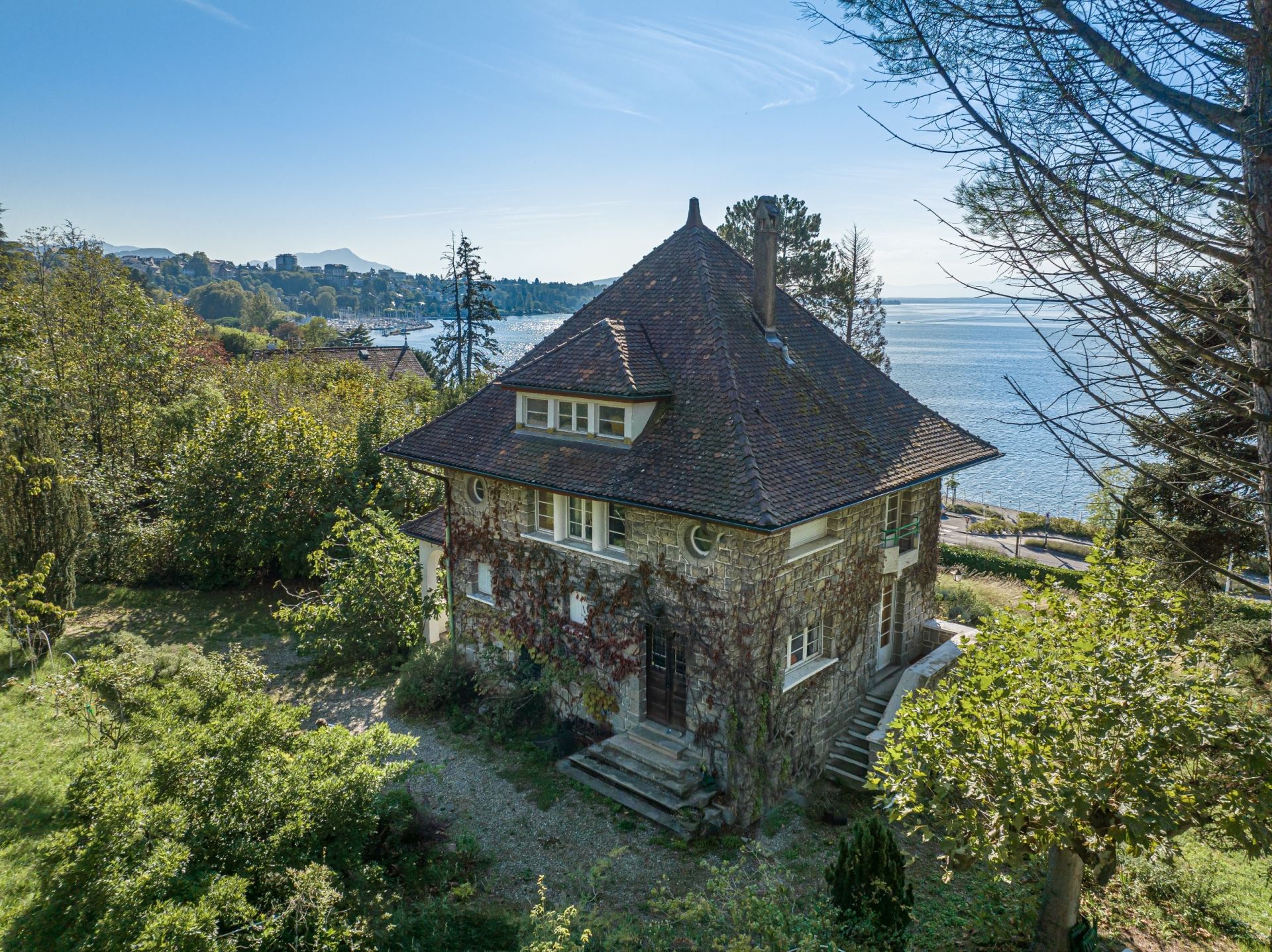 luxury house 8 Rooms for sale on THONON LES BAINS (74200)