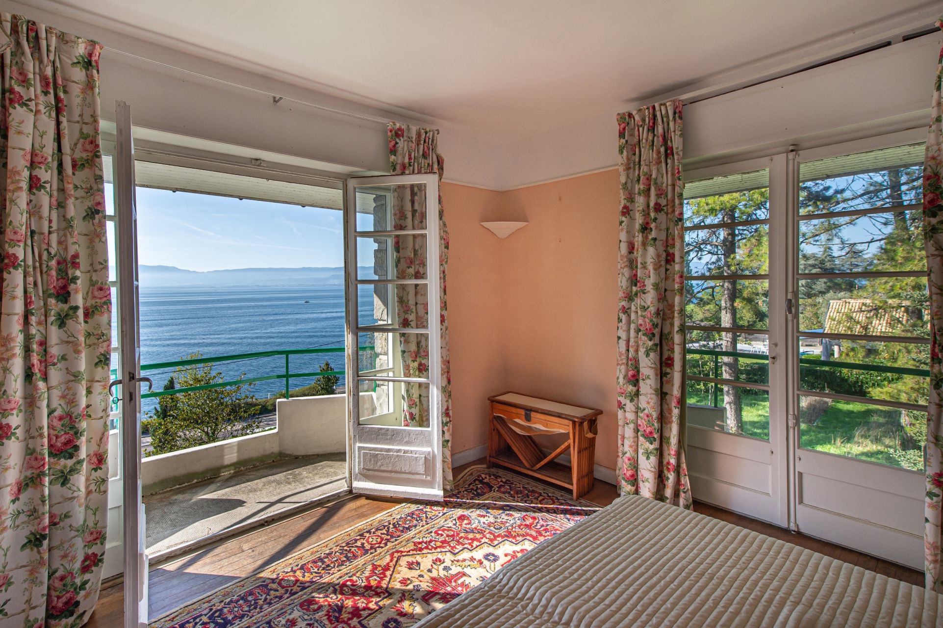 luxury house 8 Rooms for sale on THONON LES BAINS (74200)