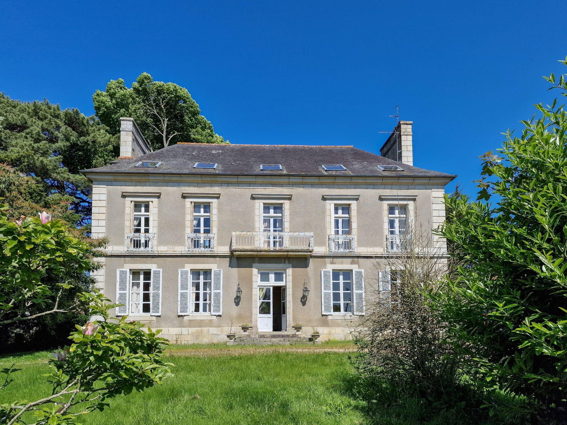 mansion 18 Rooms for sale on LANNION (22300)