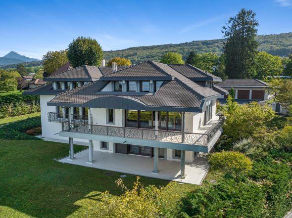 luxury house 7 Rooms for sale on EVIAN LES BAINS (74500)