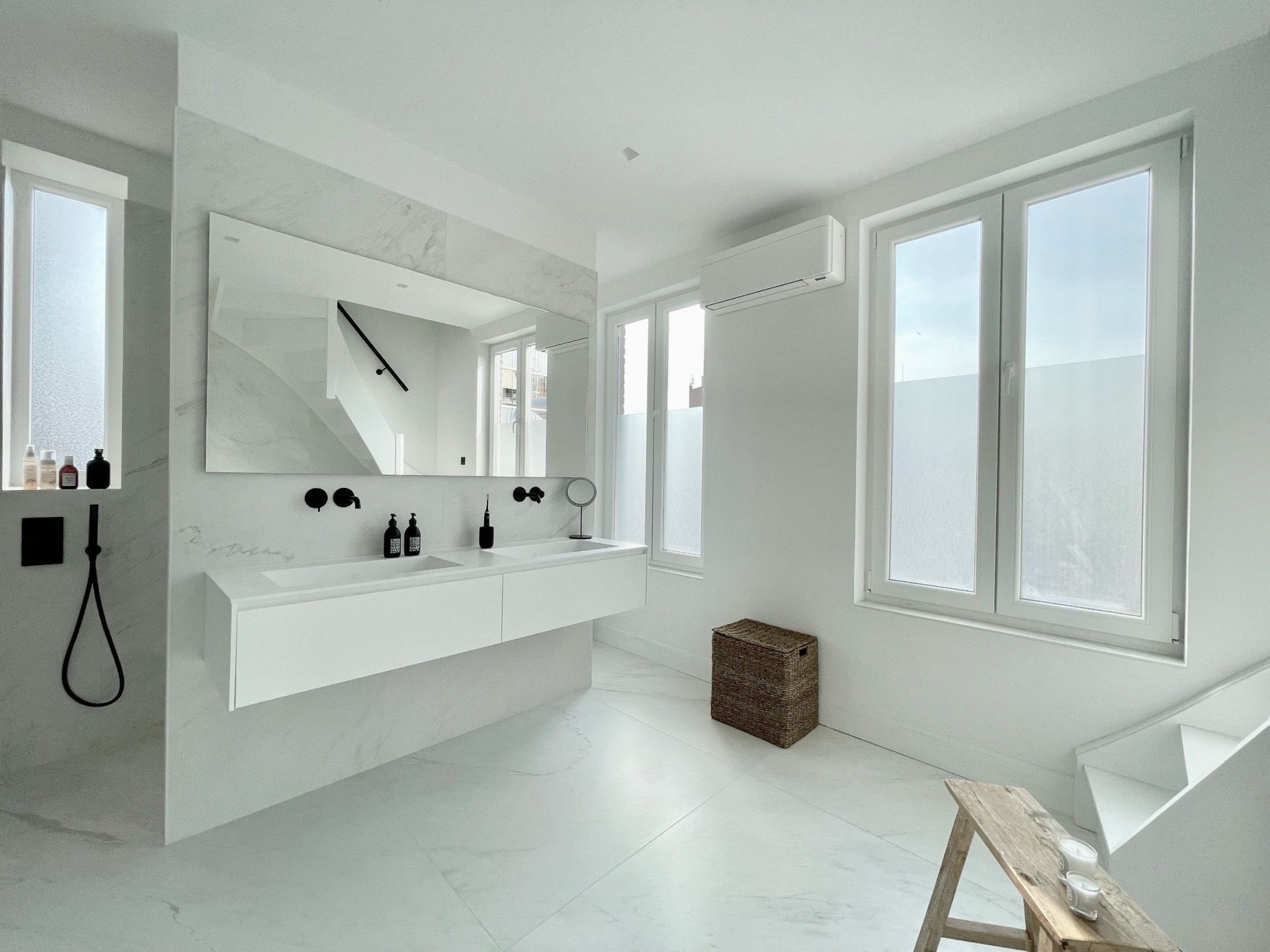 luxury apartment 6 Rooms for sale on LILLE (59000)