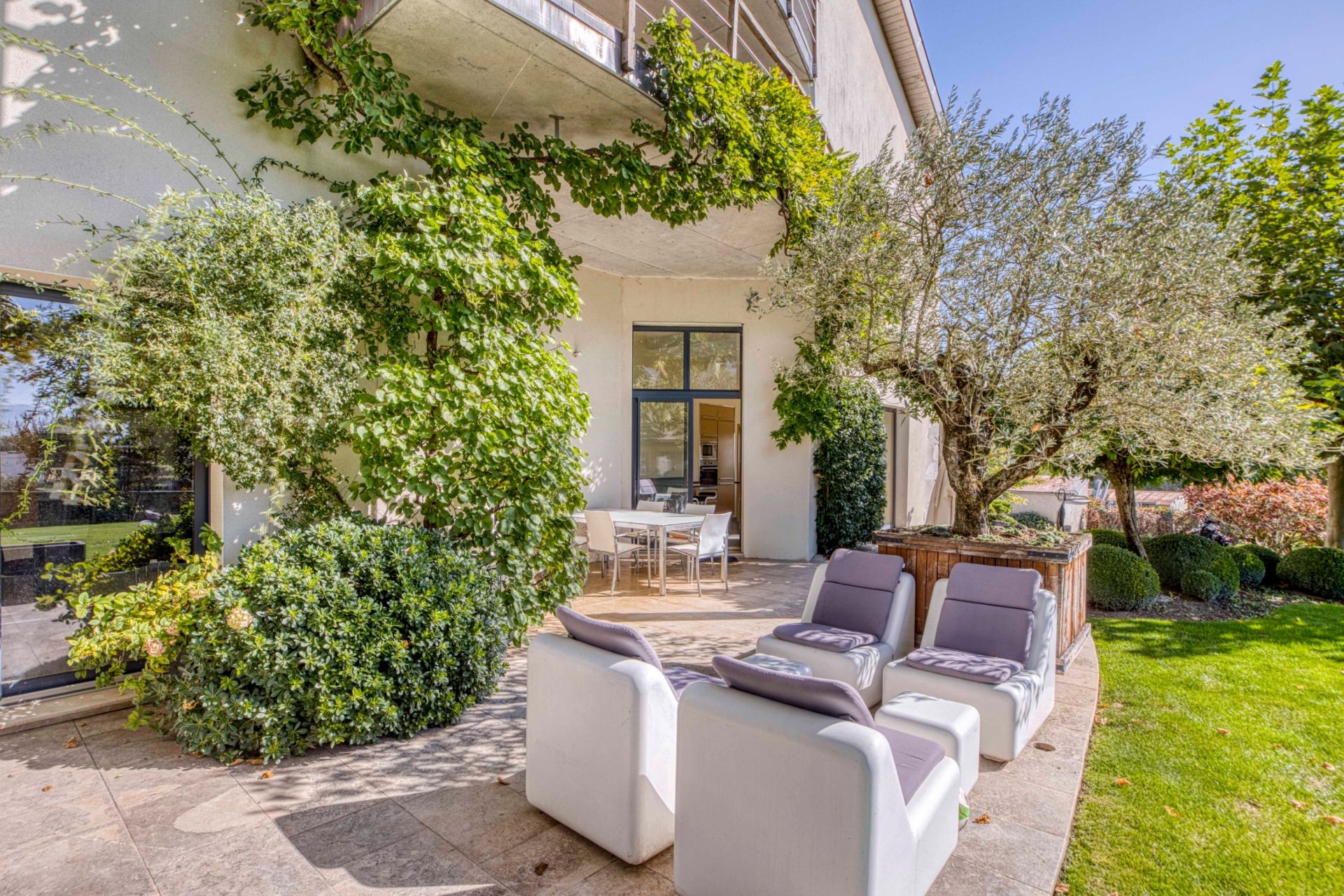 luxury house 11 Rooms for sale on CHEVRY (01170)