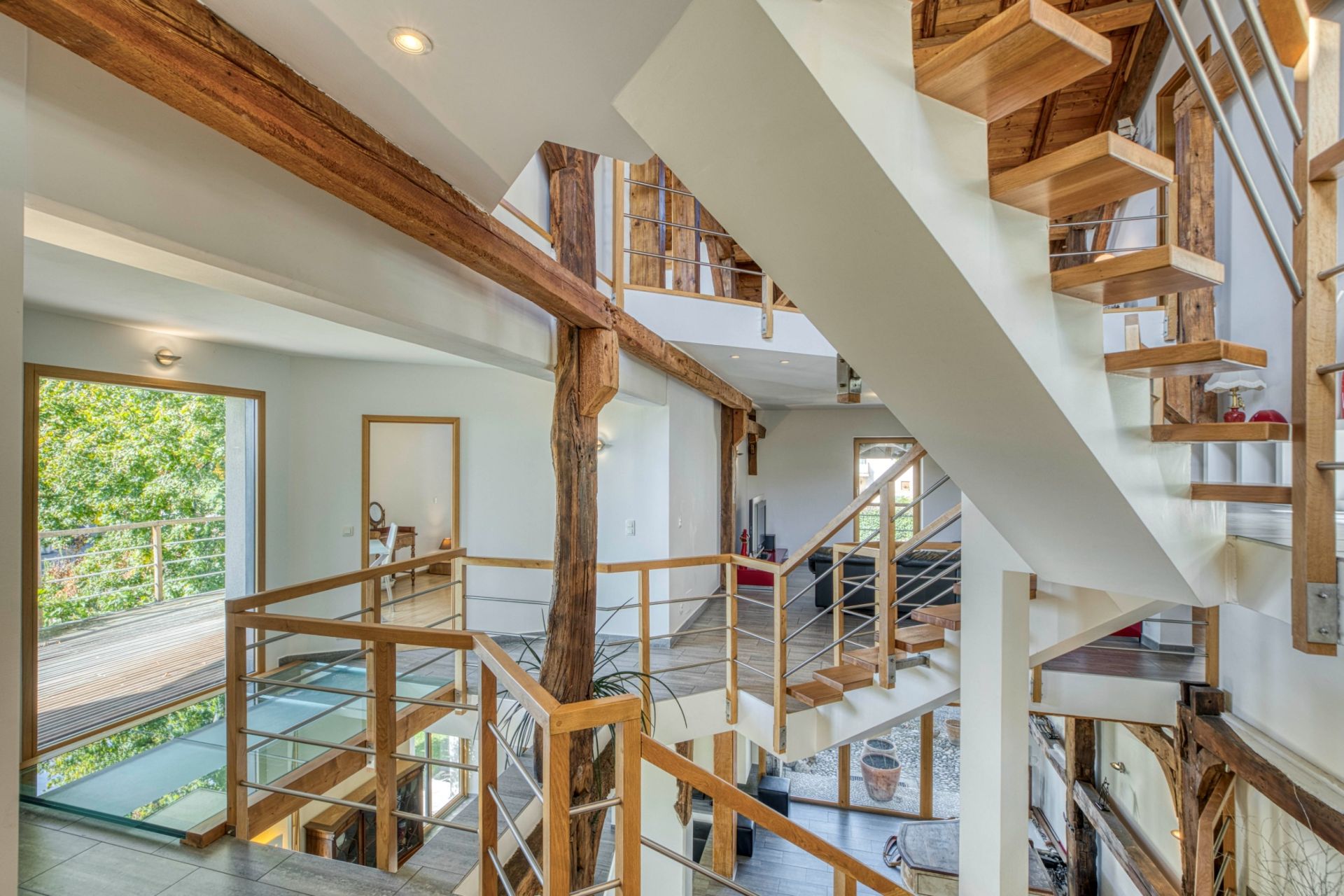 luxury house 11 Rooms for sale on CHEVRY (01170)