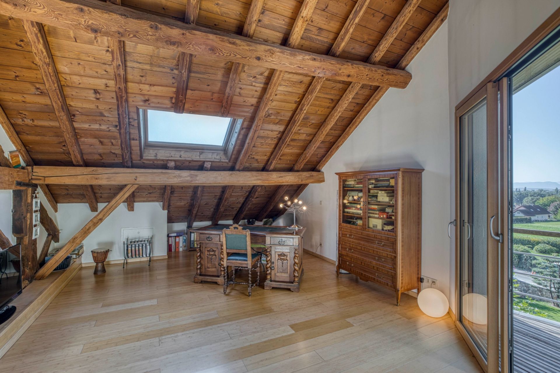 luxury house 11 Rooms for sale on CHEVRY (01170)