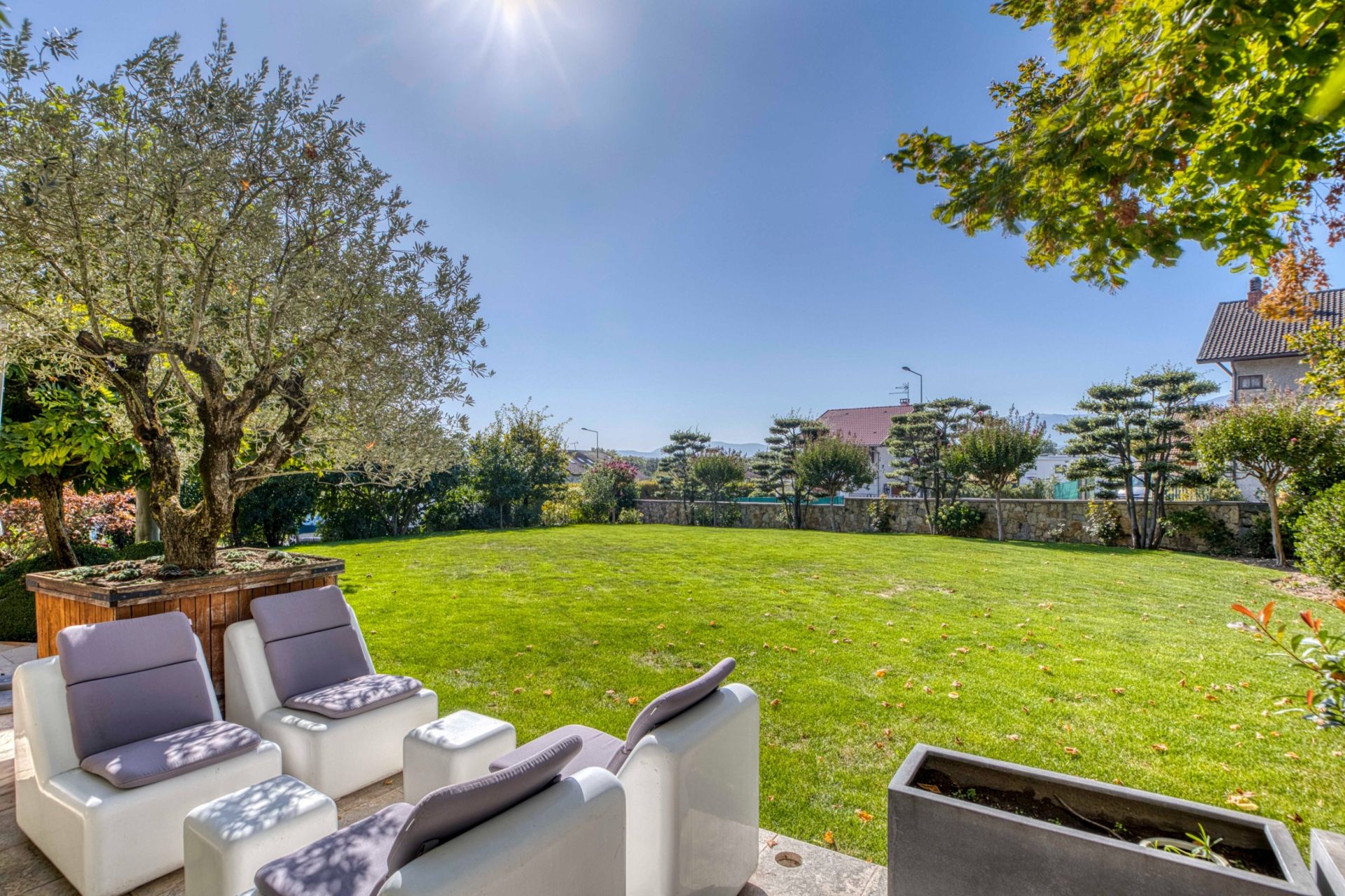 luxury house 11 Rooms for sale on CHEVRY (01170)